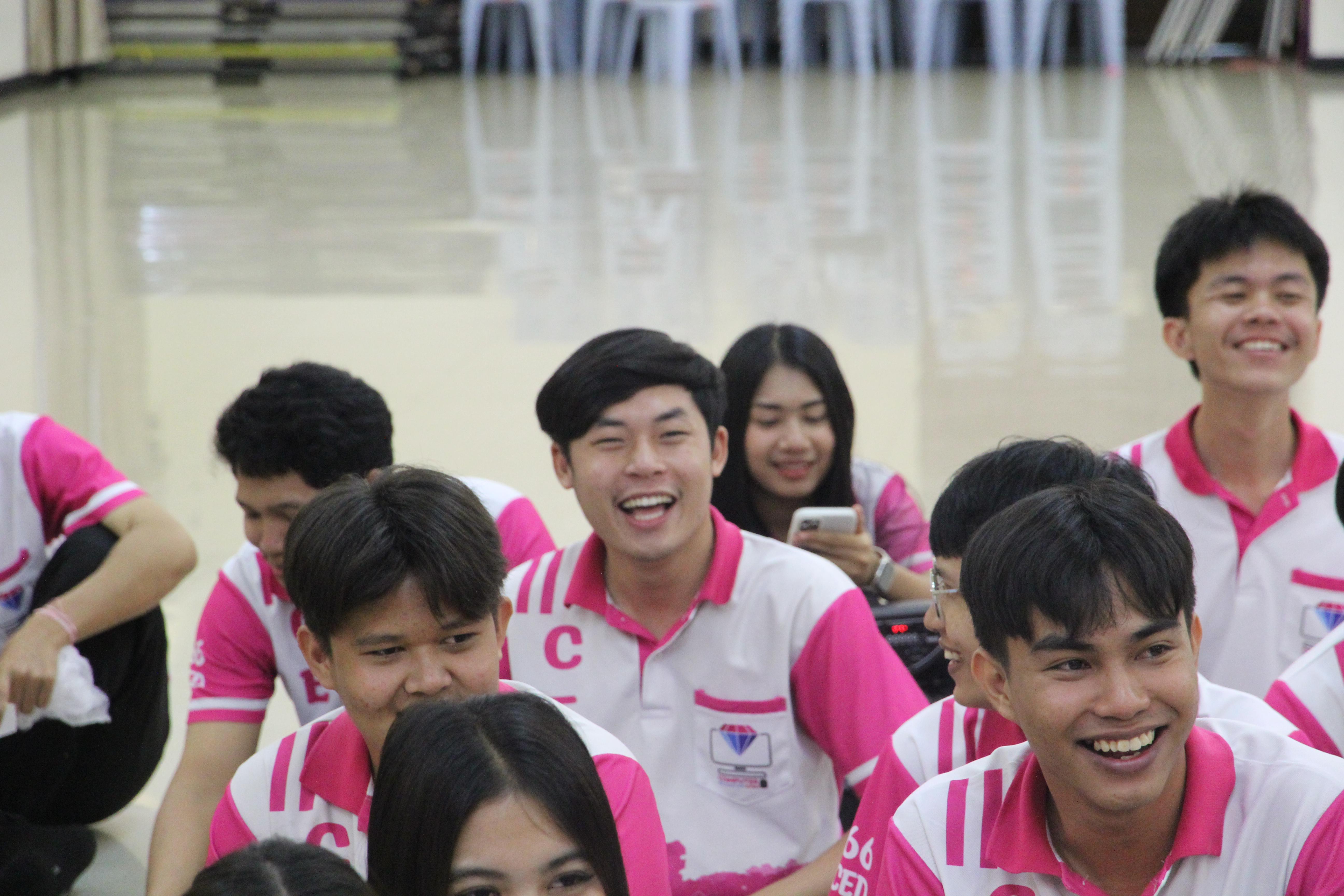 1575. กิจกรรมผูกข้อมือ 68