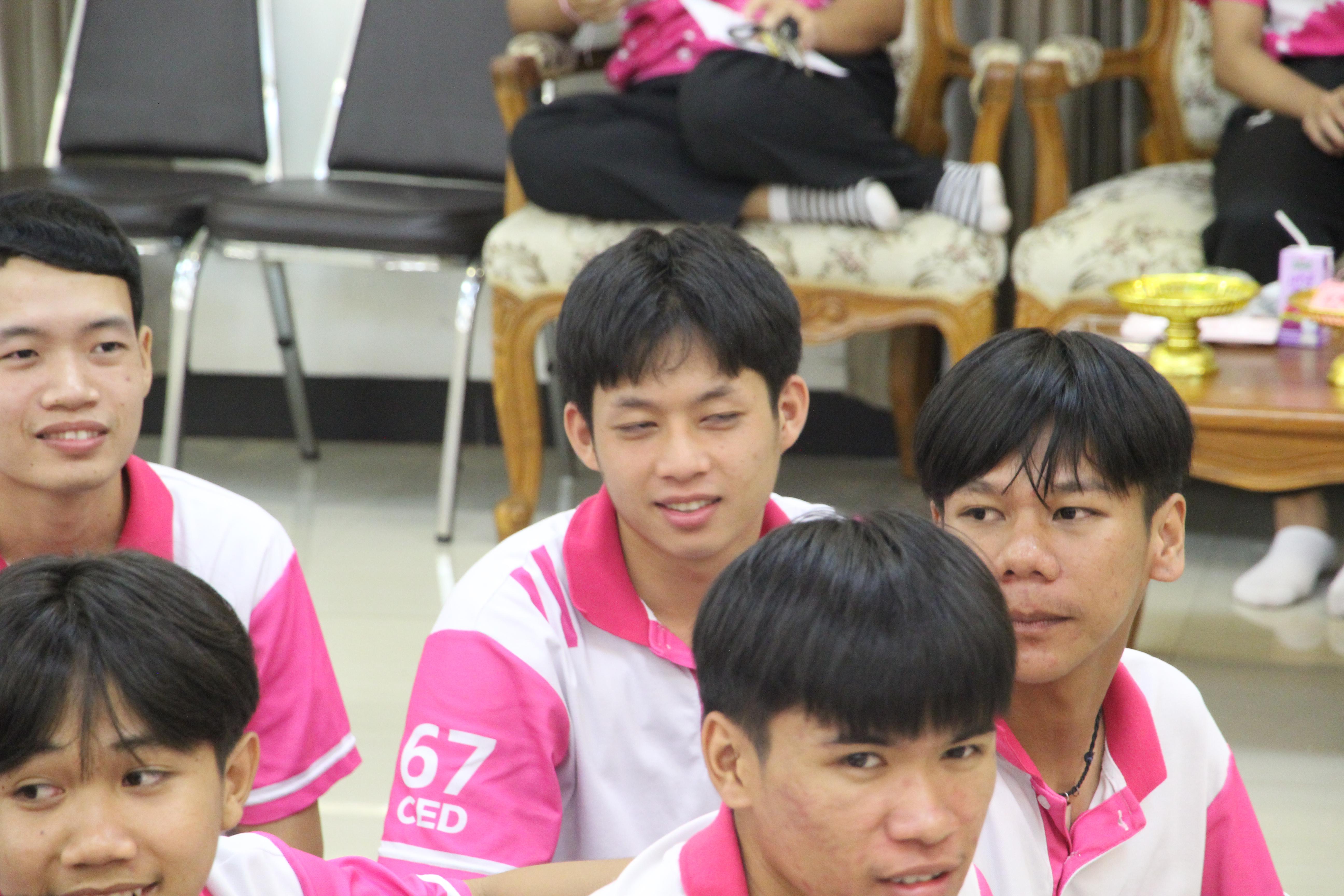 1594. กิจกรรมผูกข้อมือ 68