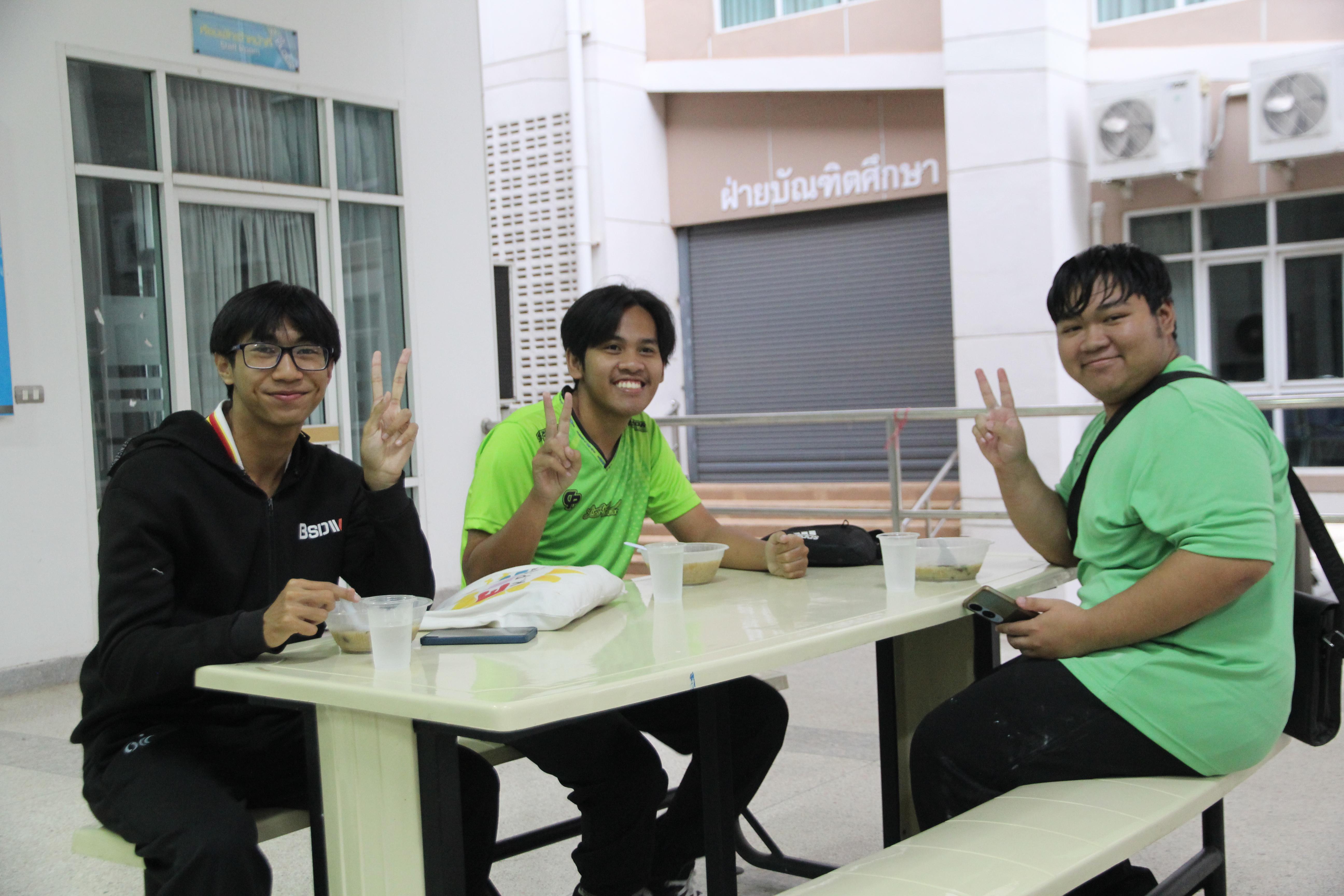 3. กิจกรรมผูกข้อมือ 68