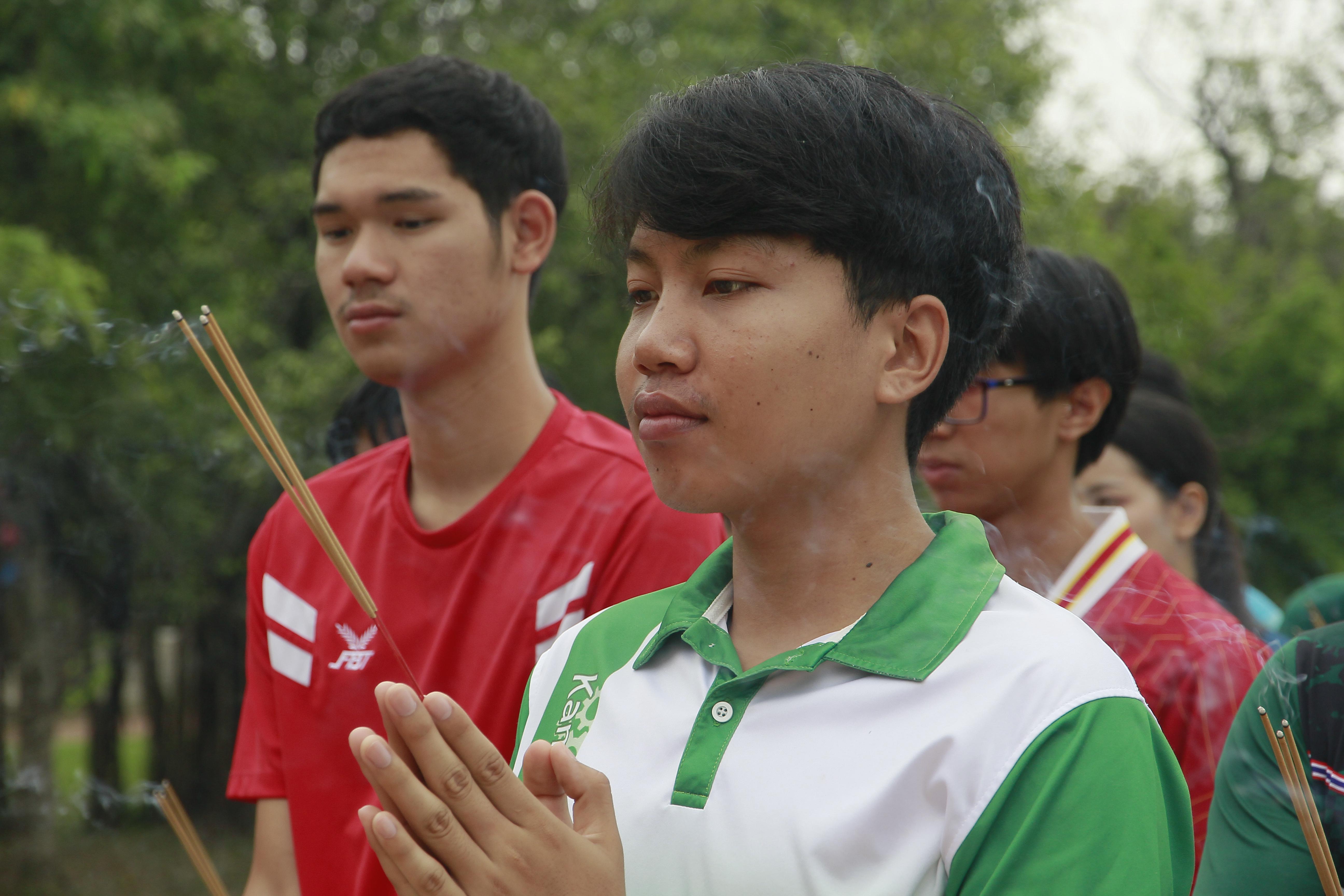 1658. กิจกรรมผูกข้อมือ 68