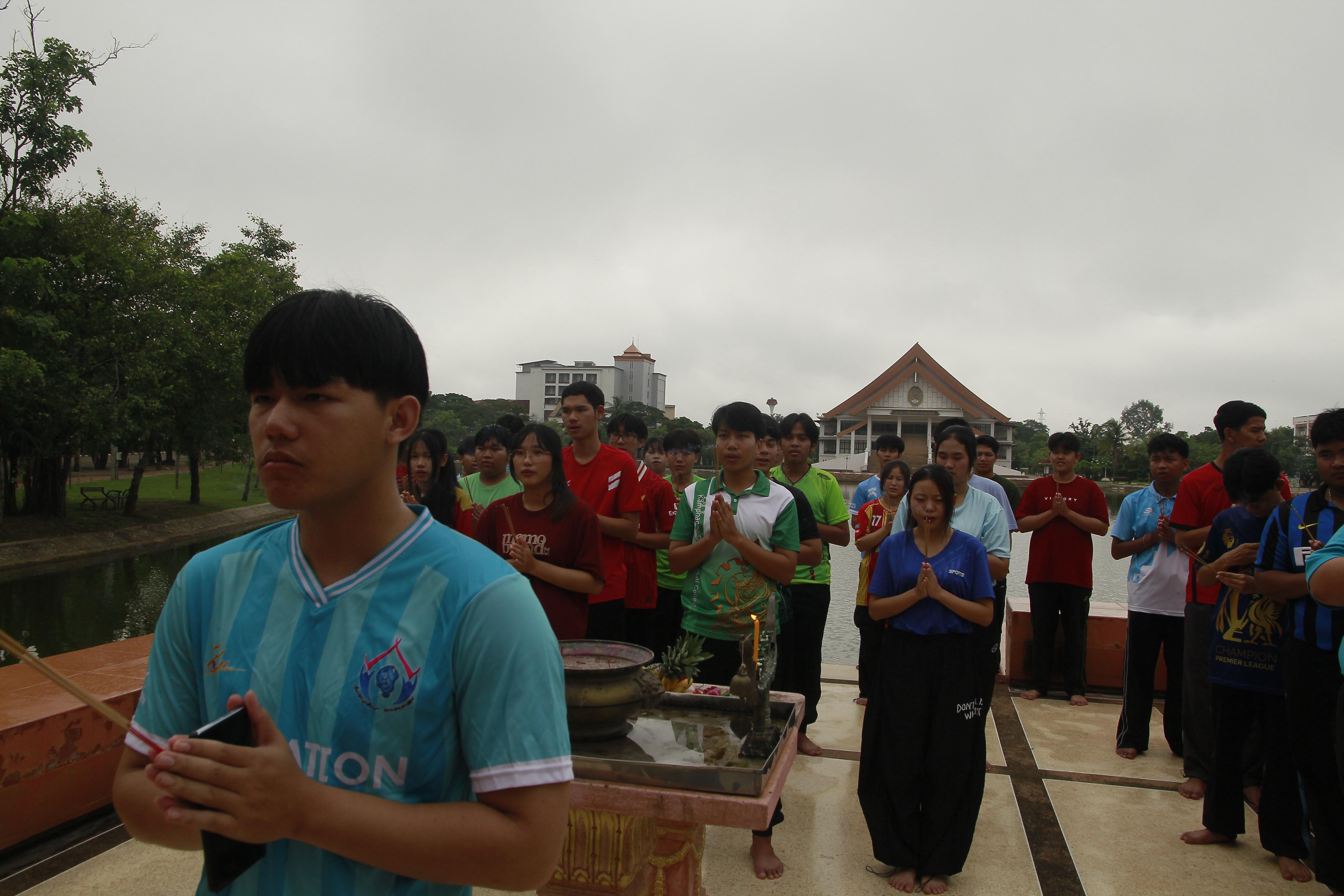 1663. กิจกรรมผูกข้อมือ 68
