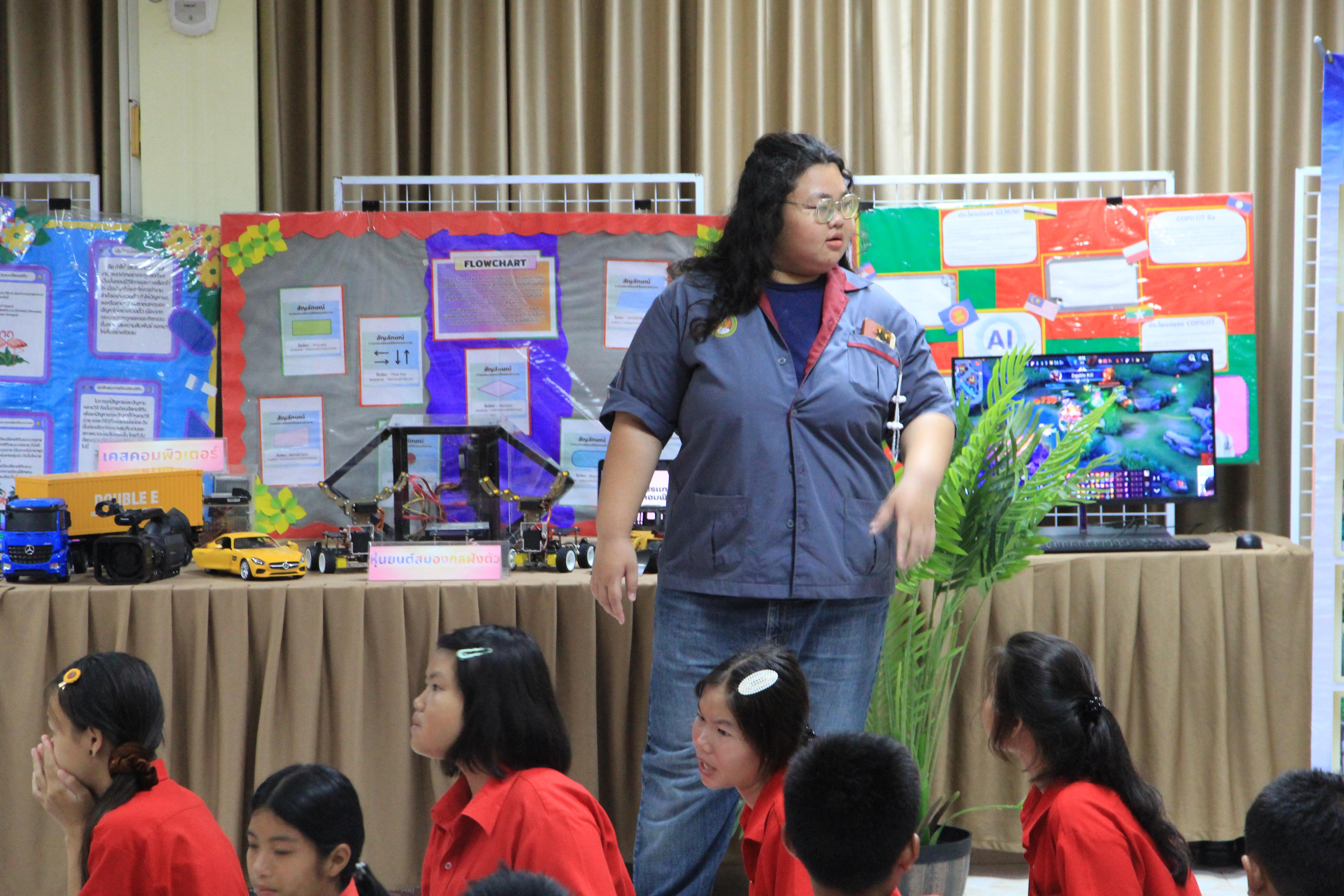 4. โปรแกรมวิชาคอมพิวเตอร์ ร่วมจัดค่ายวิชาการ ให้กับนักเรียนมัธยมศึกษาปีที่ 1-6 ณ โรงเรียนนครไตรตรึงษ์