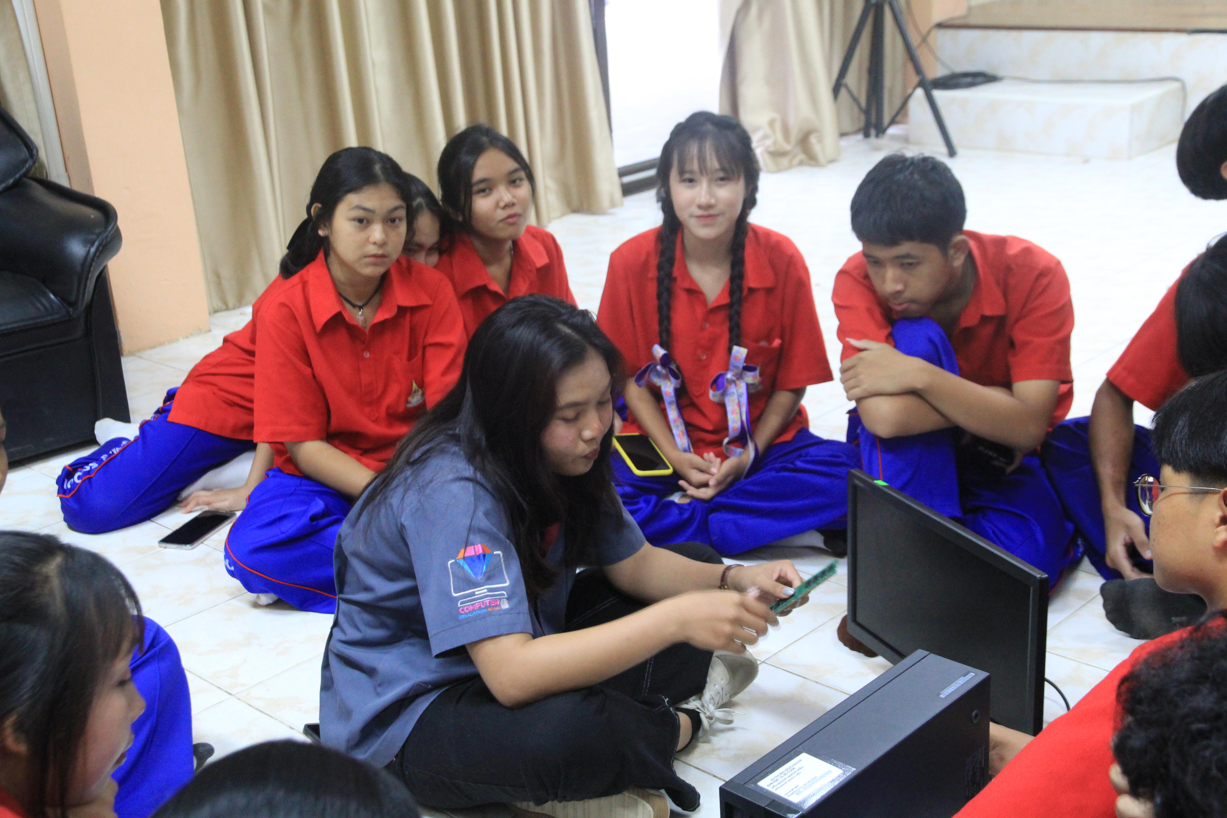 124. โปรแกรมวิชาคอมพิวเตอร์ ร่วมจัดค่ายวิชาการ ให้กับนักเรียนมัธยมศึกษาปีที่ 1-6 ณ โรงเรียนนครไตรตรึงษ์