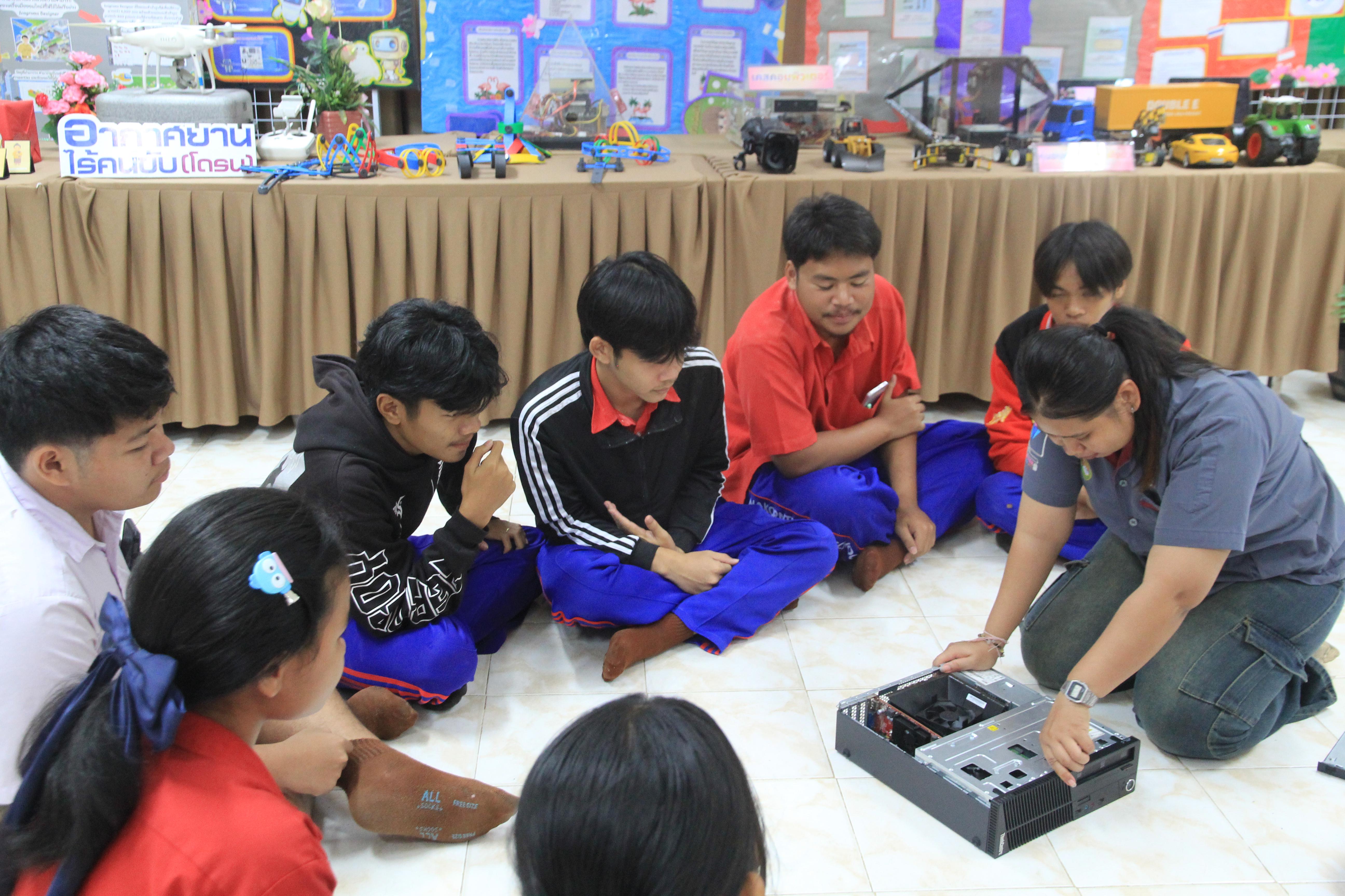 200. โปรแกรมวิชาคอมพิวเตอร์ ร่วมจัดค่ายวิชาการ ให้กับนักเรียนมัธยมศึกษาปีที่ 1-6 ณ โรงเรียนนครไตรตรึงษ์