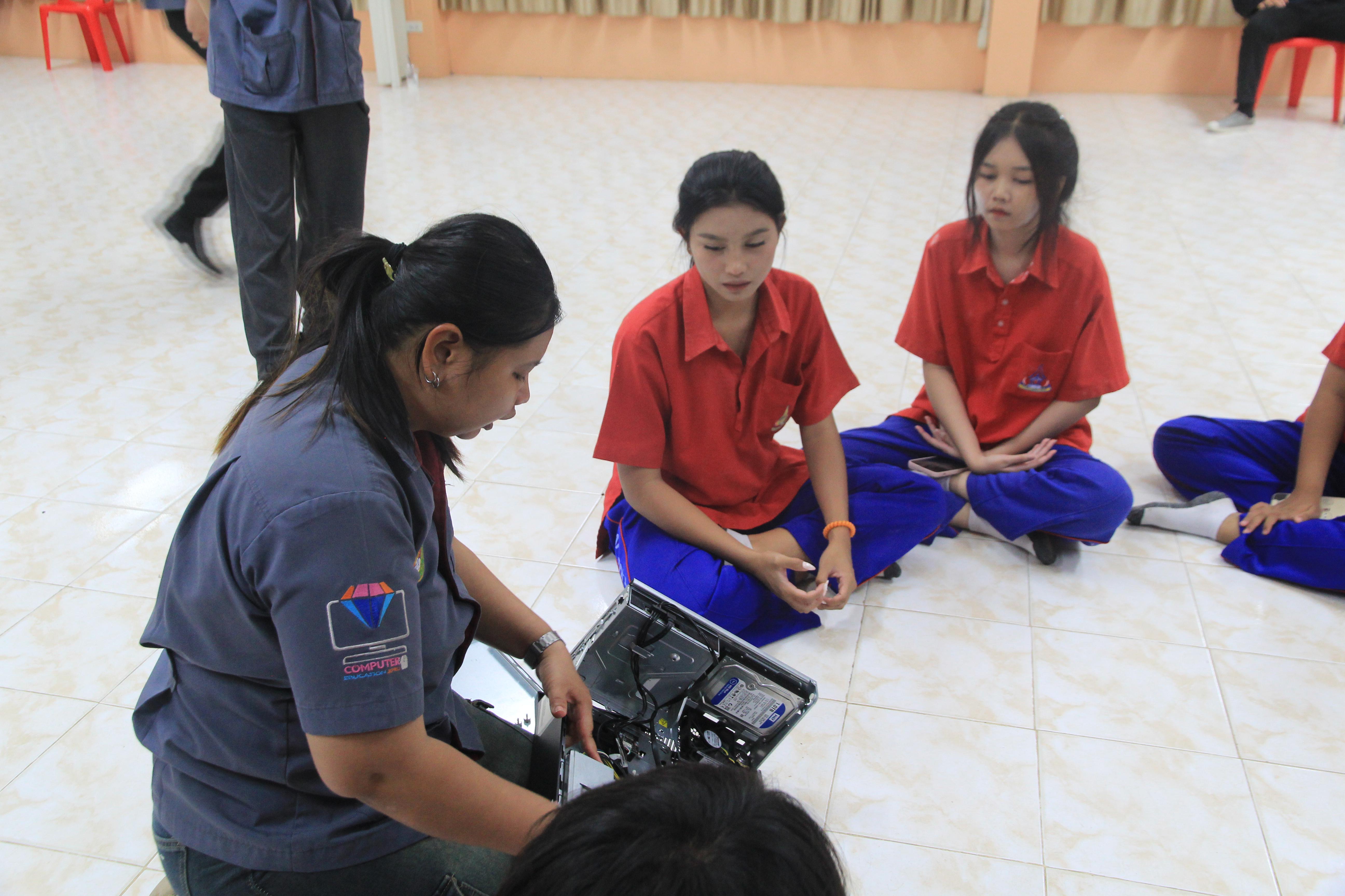206. โปรแกรมวิชาคอมพิวเตอร์ ร่วมจัดค่ายวิชาการ ให้กับนักเรียนมัธยมศึกษาปีที่ 1-6 ณ โรงเรียนนครไตรตรึงษ์