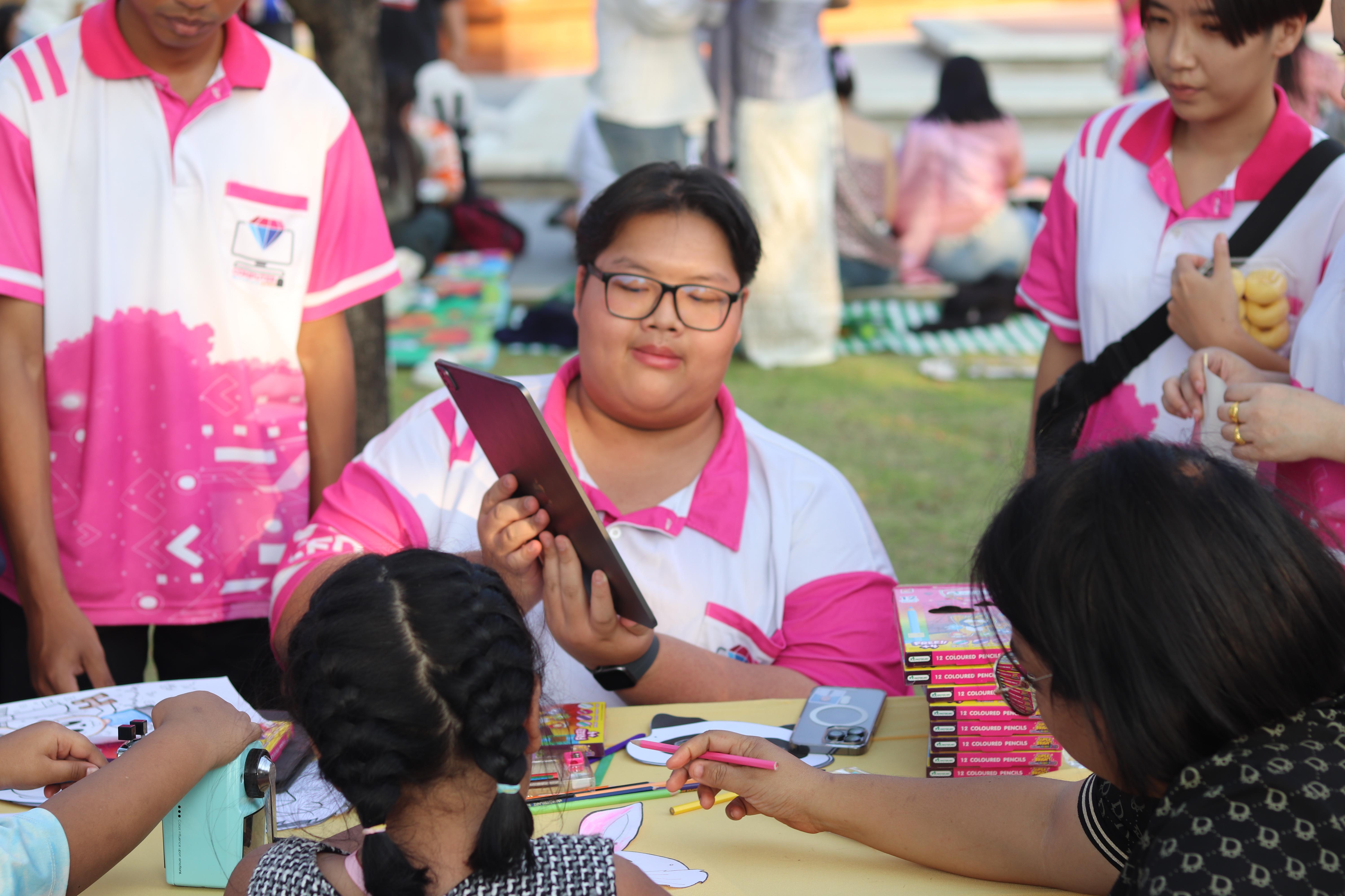 41. งานศิลปในสวนครั้งที่23