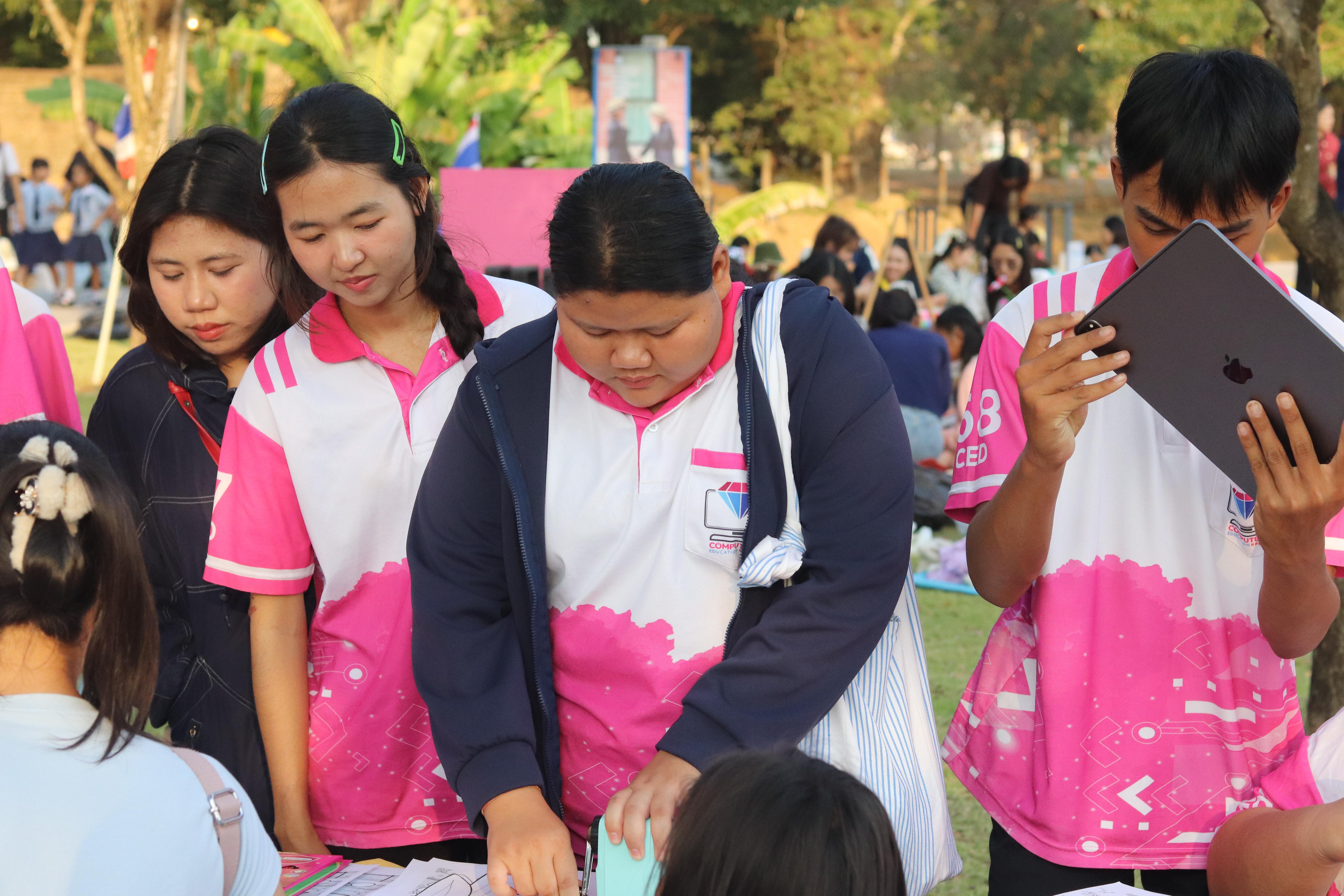 42. งานศิลปในสวนครั้งที่23