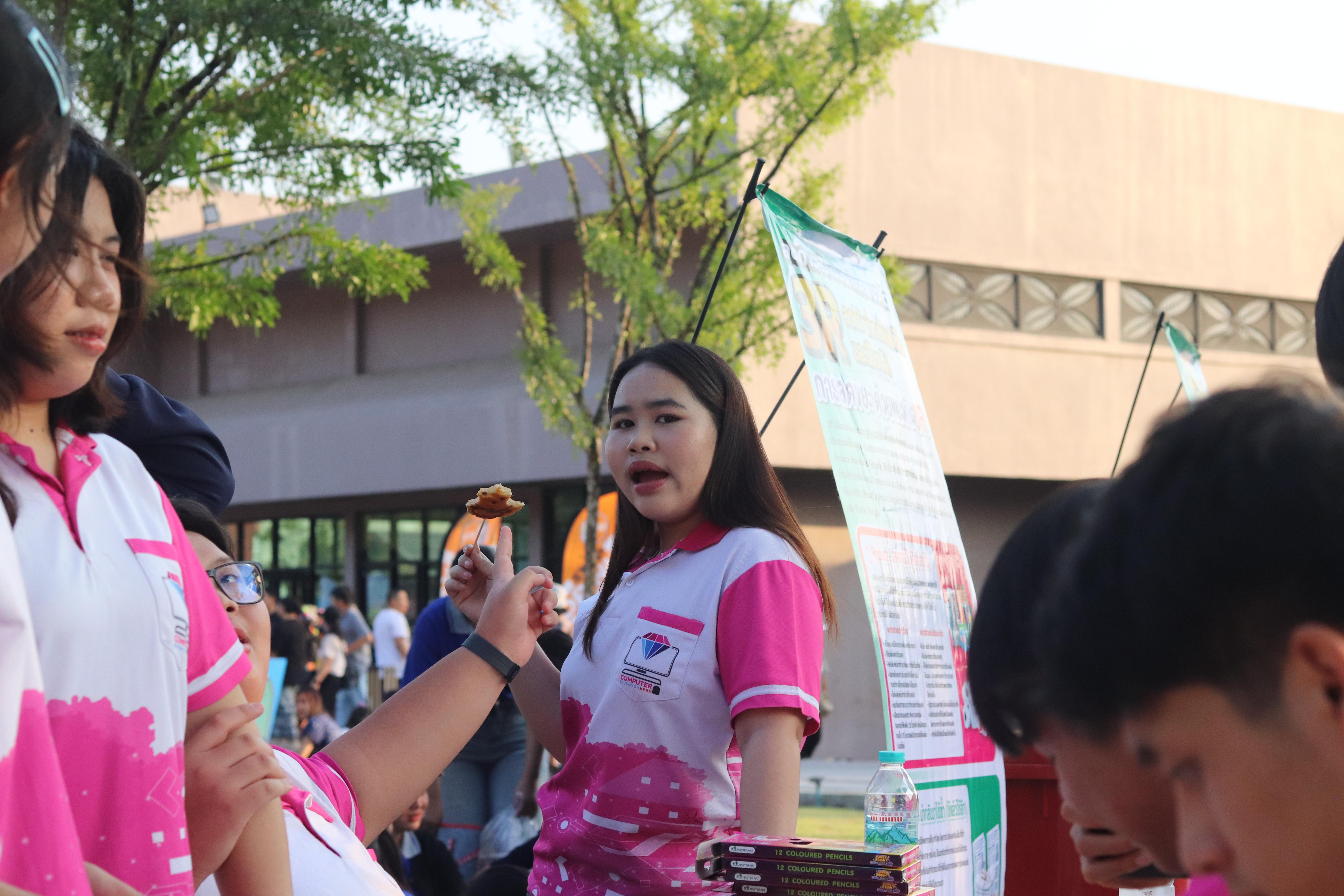 49. งานศิลปในสวนครั้งที่23