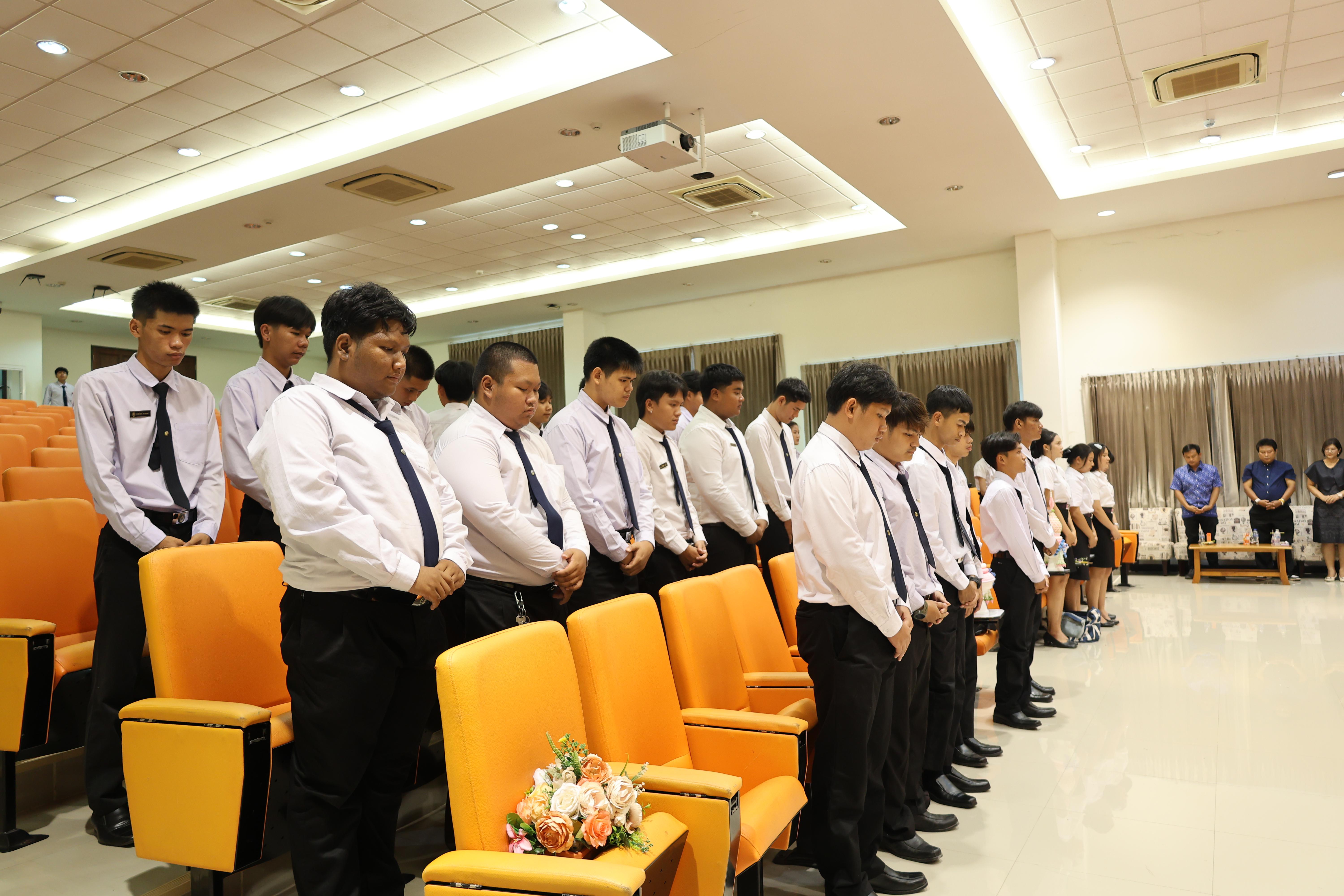 8. ไหว้ครูโปรแกรมวิชาคอมพิวตอร์และพิธีมอบโบว์ให้กับนักศึกษาใหม่ประจำปี 2569
