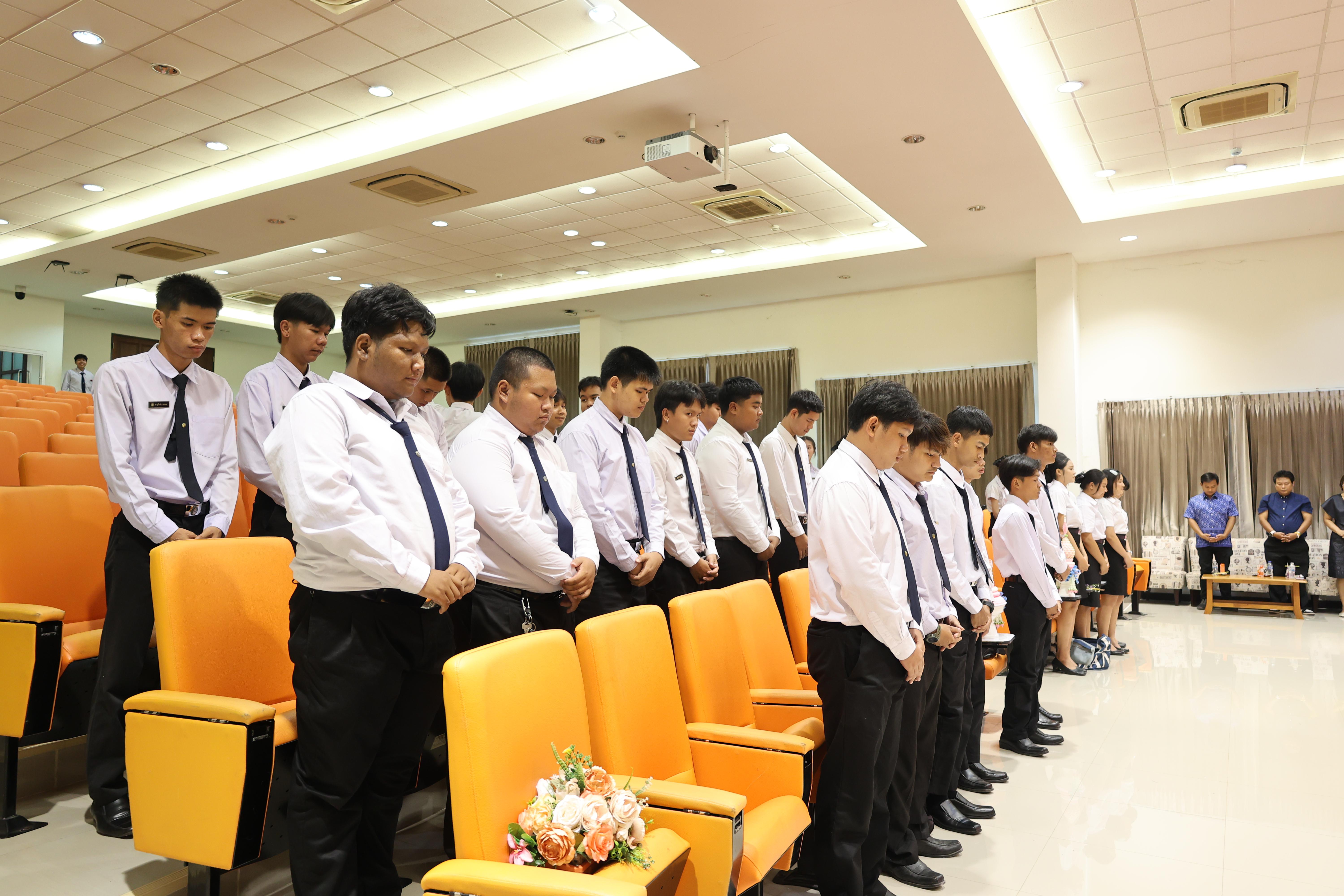 9. ไหว้ครูโปรแกรมวิชาคอมพิวตอร์และพิธีมอบโบว์ให้กับนักศึกษาใหม่ประจำปี 2569