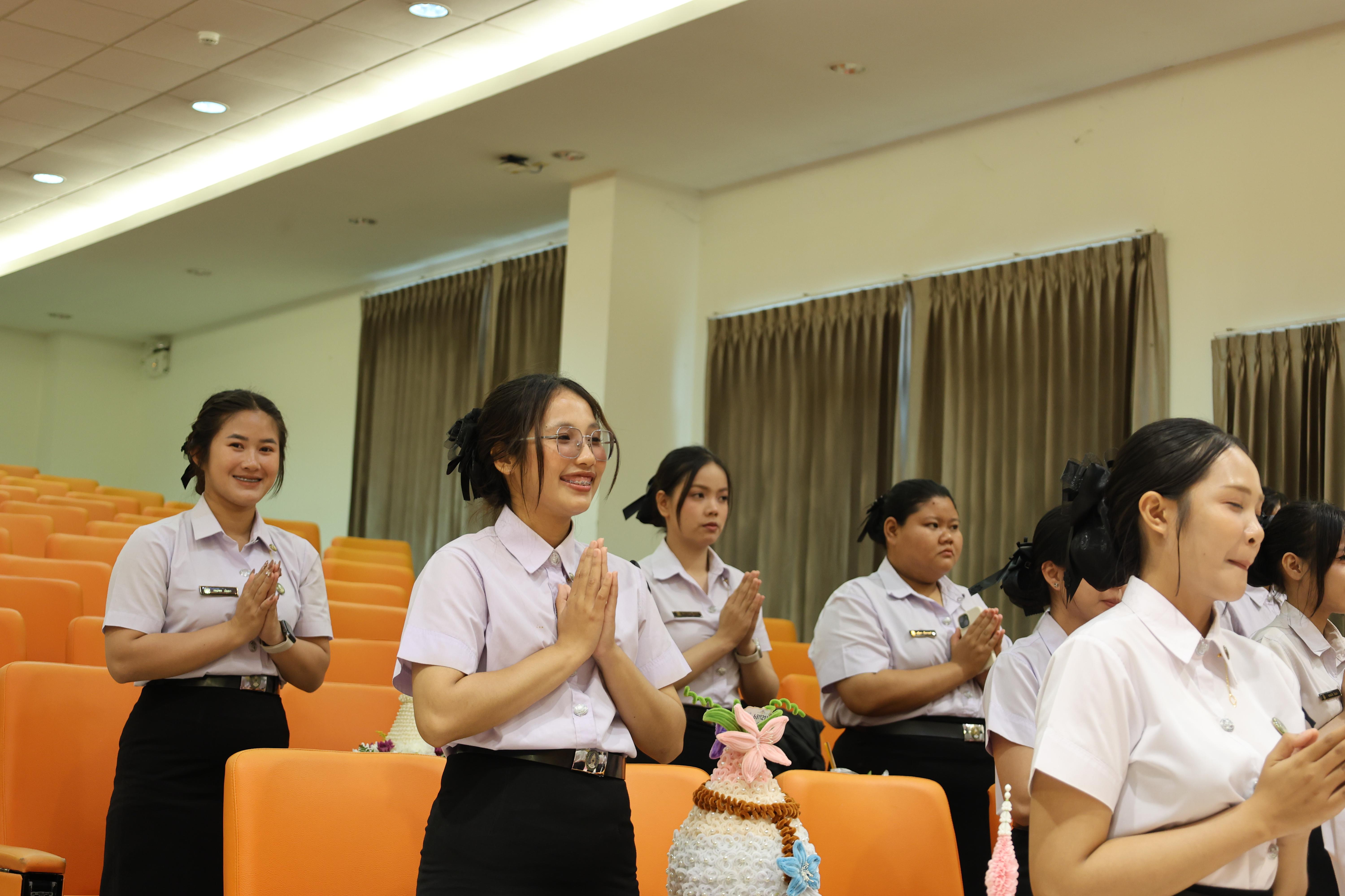 19. ไหว้ครูโปรแกรมวิชาคอมพิวตอร์และพิธีมอบโบว์ให้กับนักศึกษาใหม่ประจำปี 2569