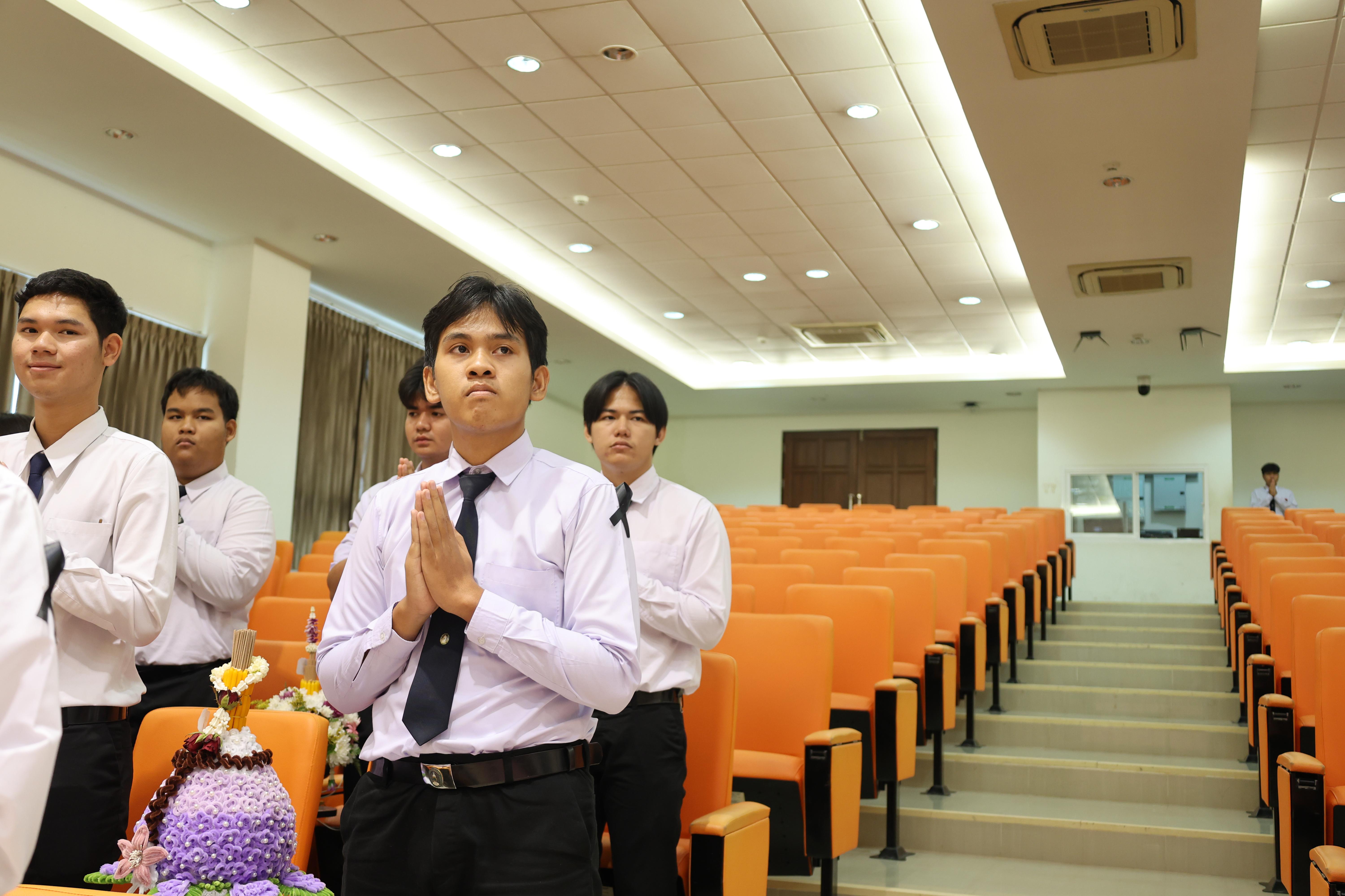 21. ไหว้ครูโปรแกรมวิชาคอมพิวตอร์และพิธีมอบโบว์ให้กับนักศึกษาใหม่ประจำปี 2569