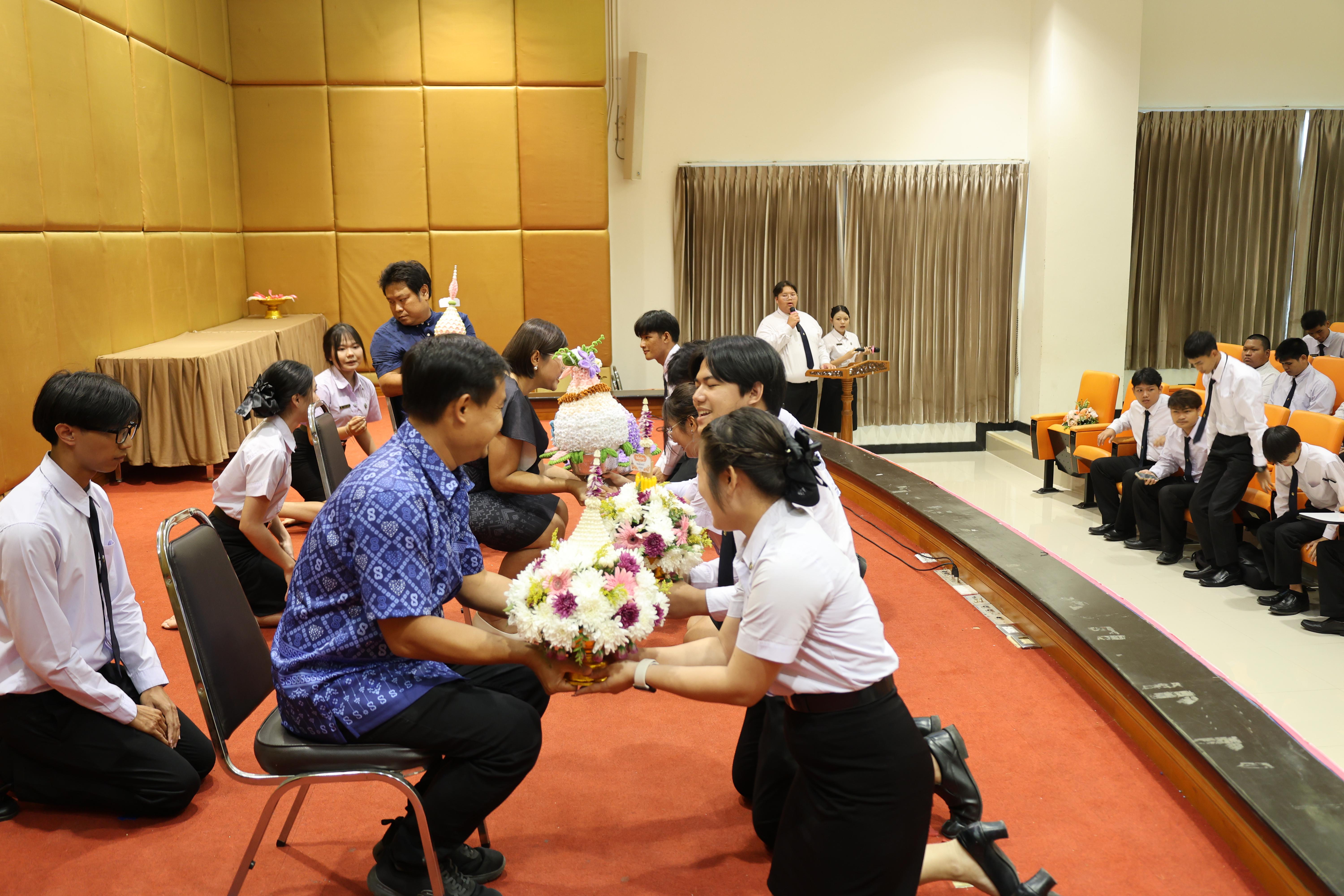 34. ไหว้ครูโปรแกรมวิชาคอมพิวตอร์และพิธีมอบโบว์ให้กับนักศึกษาใหม่ประจำปี 2569