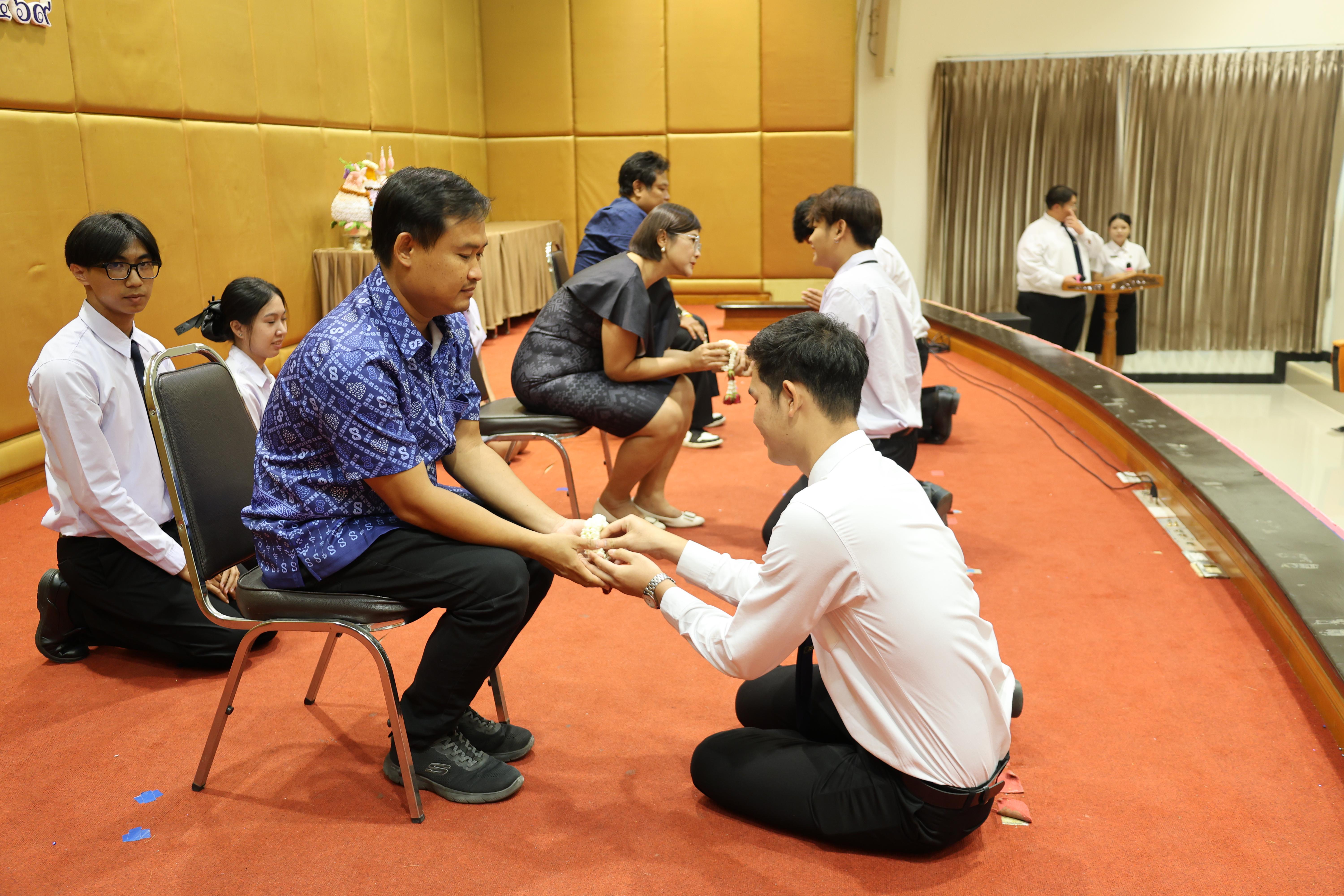 43. ไหว้ครูโปรแกรมวิชาคอมพิวตอร์และพิธีมอบโบว์ให้กับนักศึกษาใหม่ประจำปี 2569