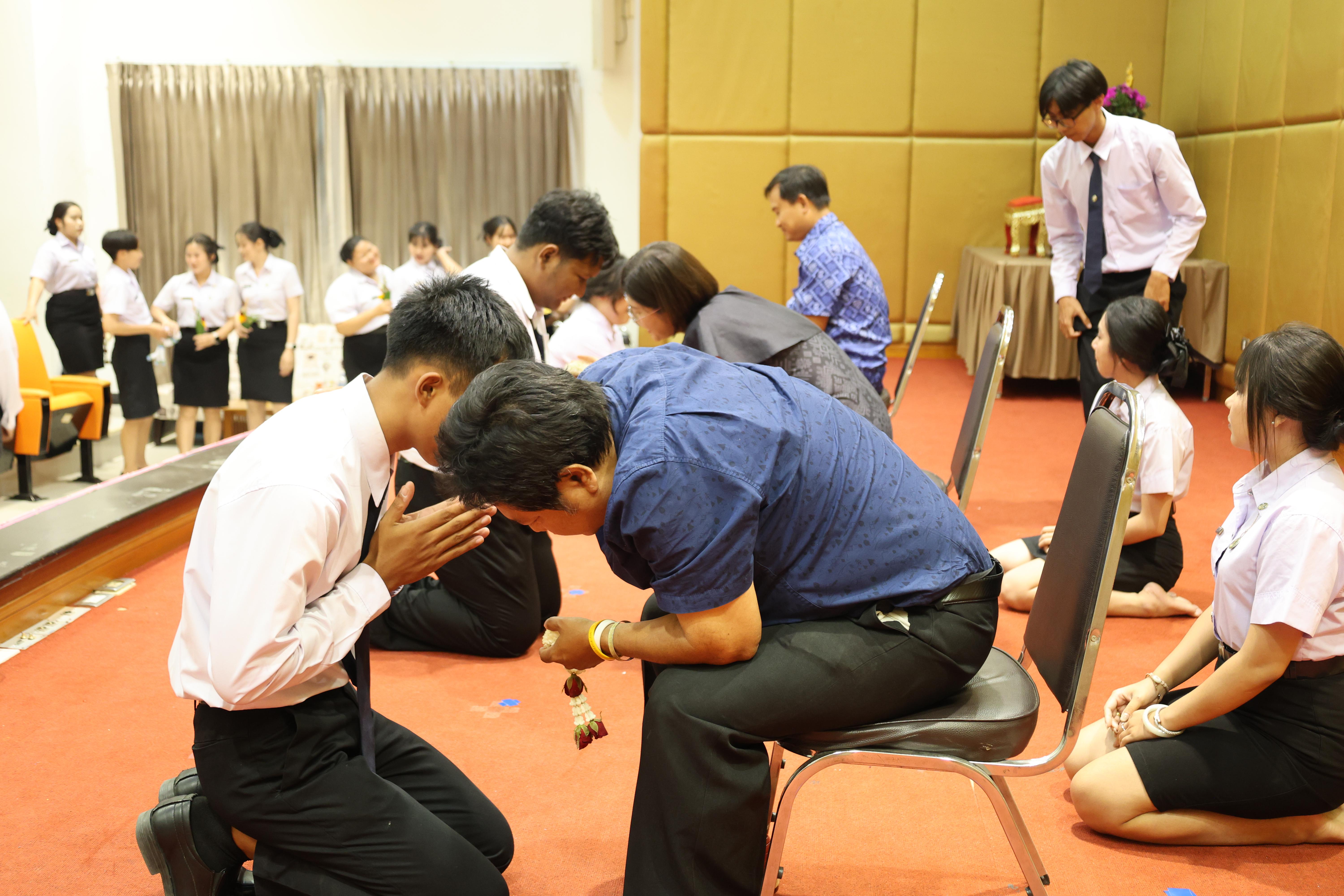 54. ไหว้ครูโปรแกรมวิชาคอมพิวตอร์และพิธีมอบโบว์ให้กับนักศึกษาใหม่ประจำปี 2569