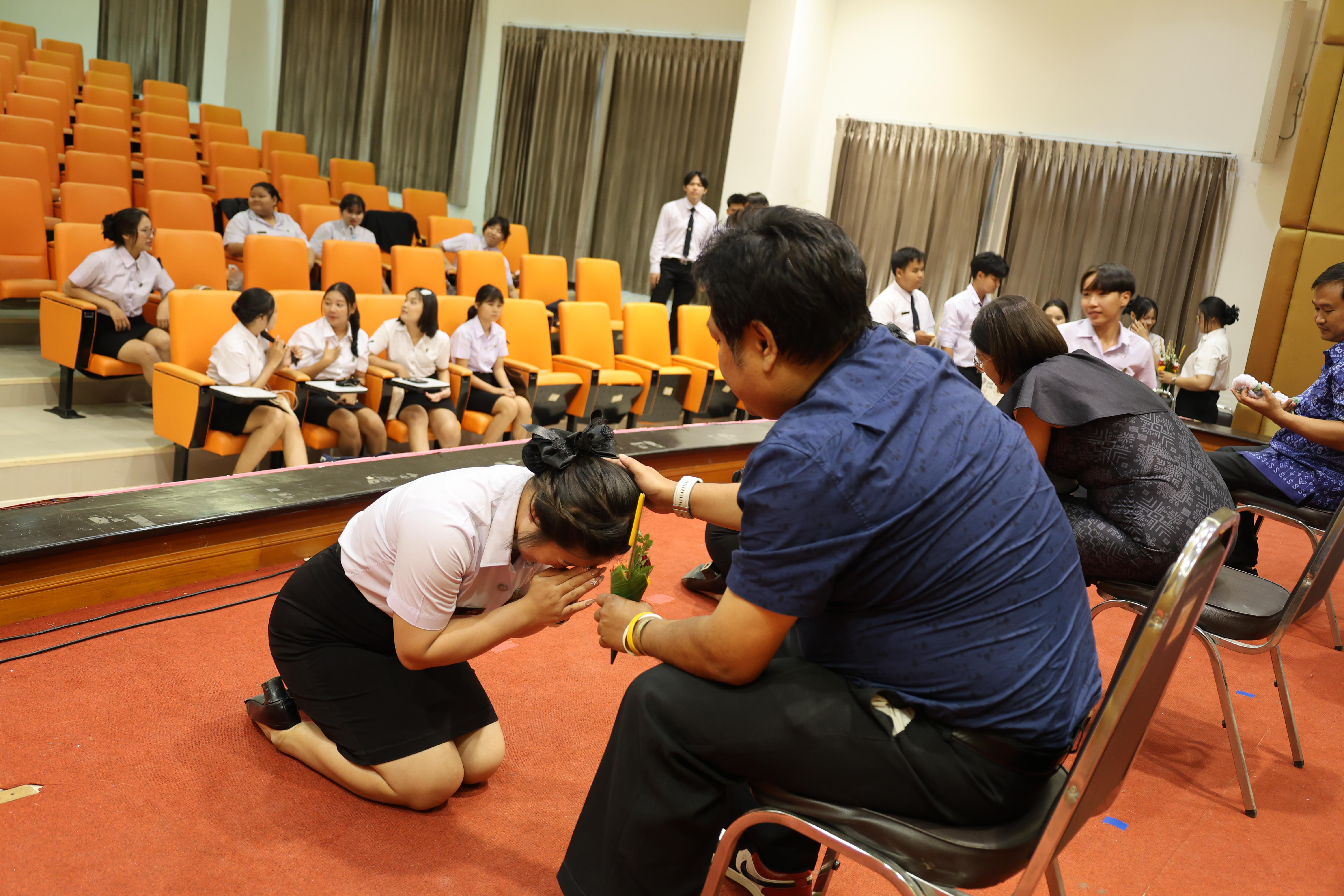 64. ไหว้ครูโปรแกรมวิชาคอมพิวตอร์และพิธีมอบโบว์ให้กับนักศึกษาใหม่ประจำปี 2569