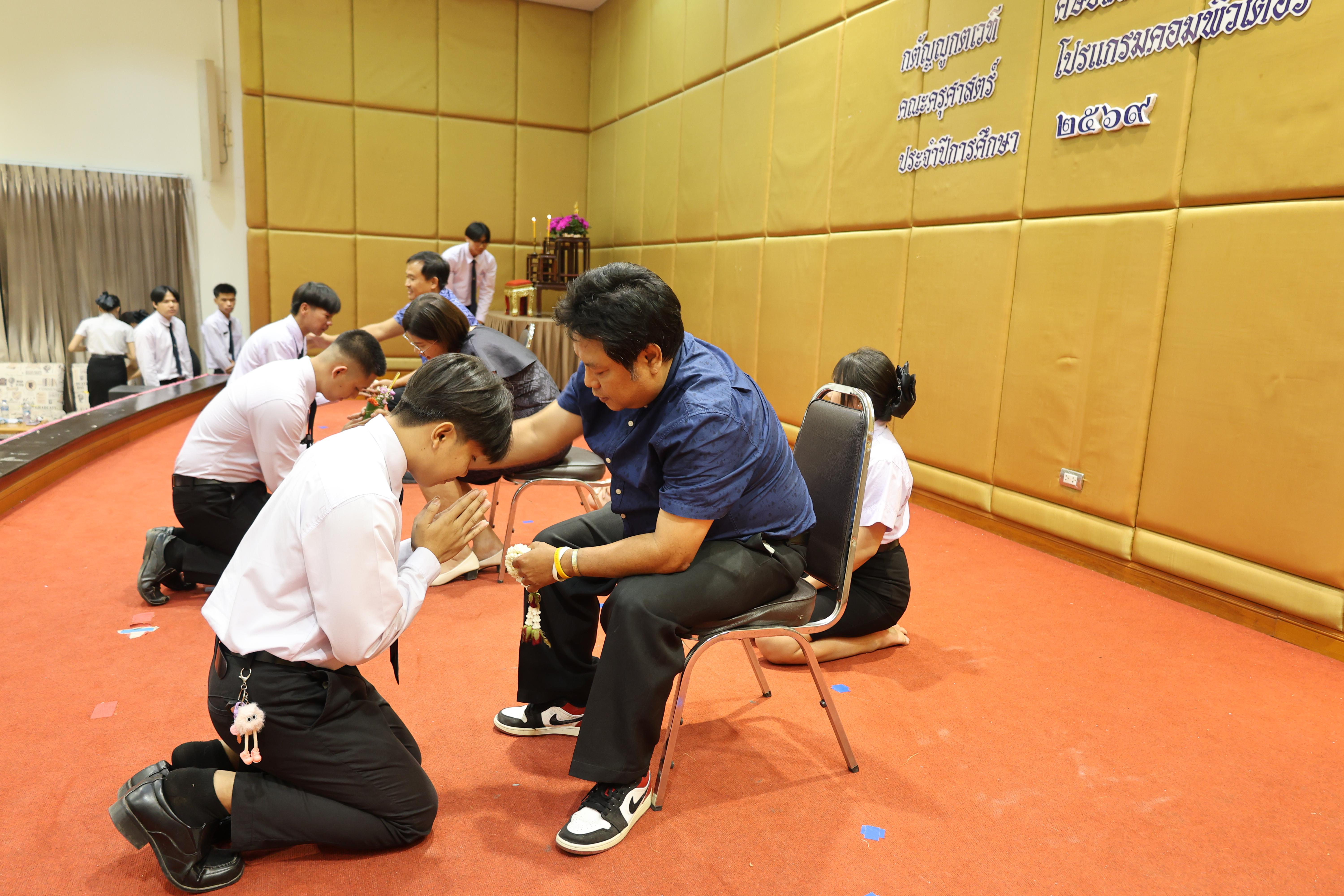 69. ไหว้ครูโปรแกรมวิชาคอมพิวตอร์และพิธีมอบโบว์ให้กับนักศึกษาใหม่ประจำปี 2569