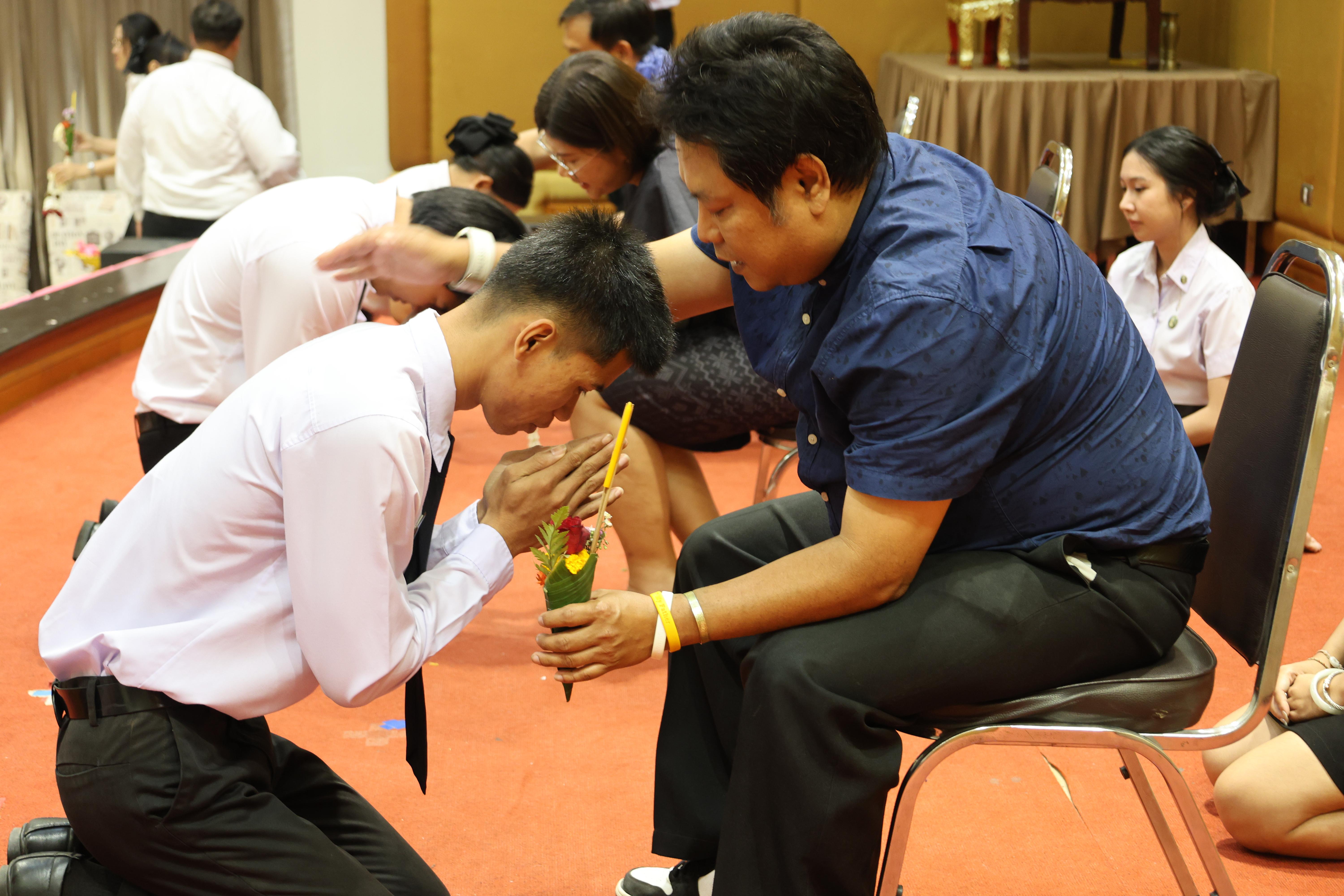 73. ไหว้ครูโปรแกรมวิชาคอมพิวตอร์และพิธีมอบโบว์ให้กับนักศึกษาใหม่ประจำปี 2569