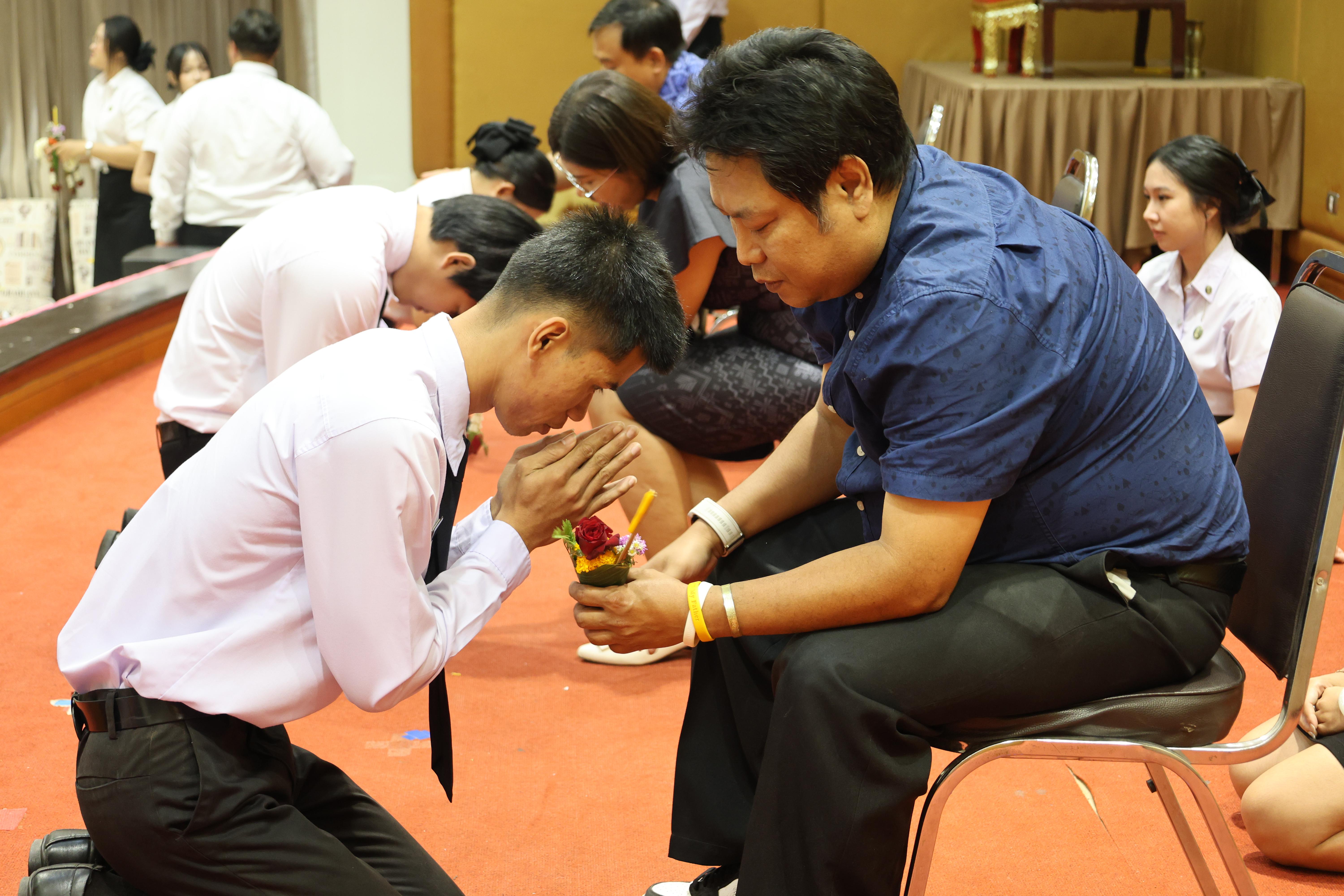 74. ไหว้ครูโปรแกรมวิชาคอมพิวตอร์และพิธีมอบโบว์ให้กับนักศึกษาใหม่ประจำปี 2569