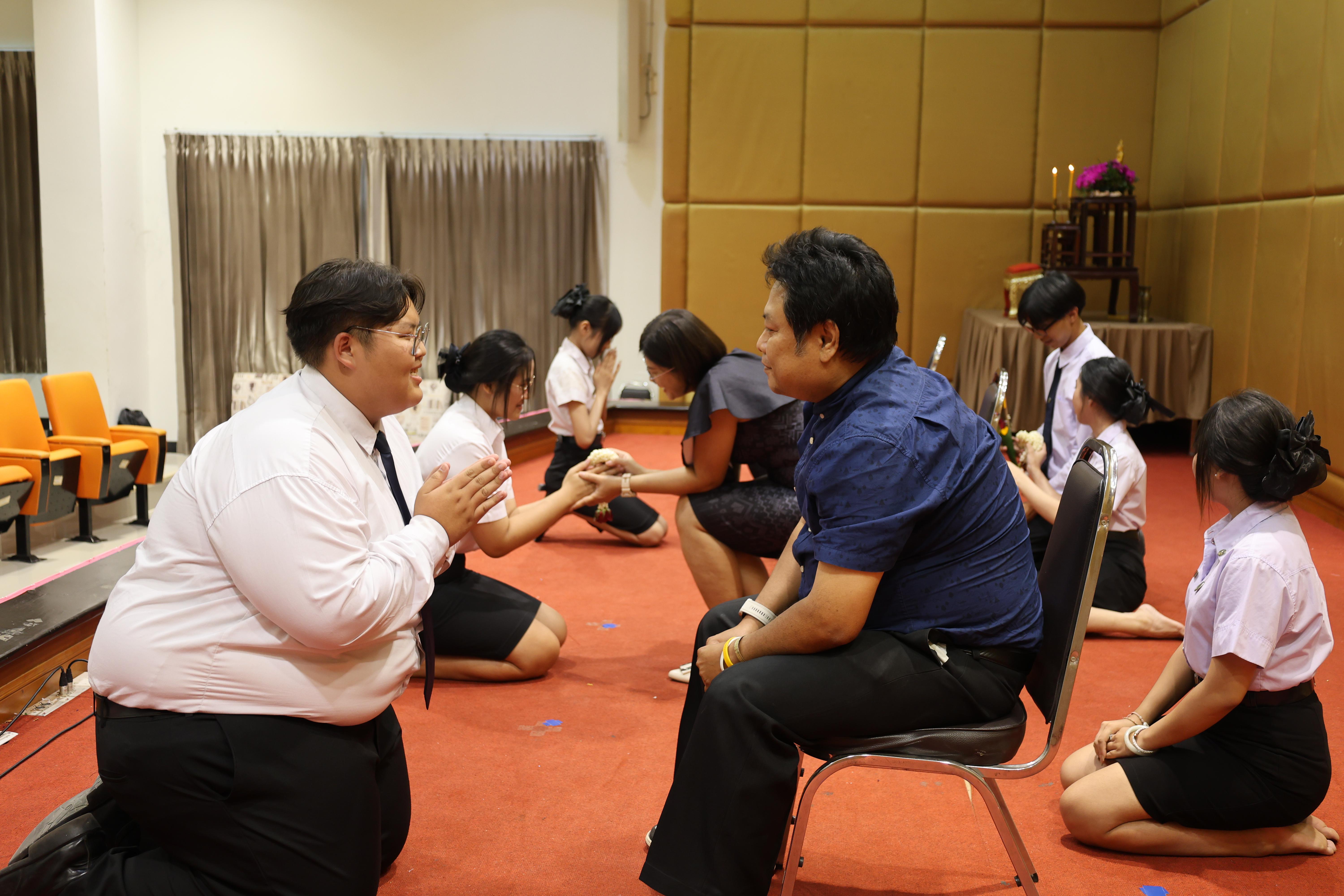 77. ไหว้ครูโปรแกรมวิชาคอมพิวตอร์และพิธีมอบโบว์ให้กับนักศึกษาใหม่ประจำปี 2569