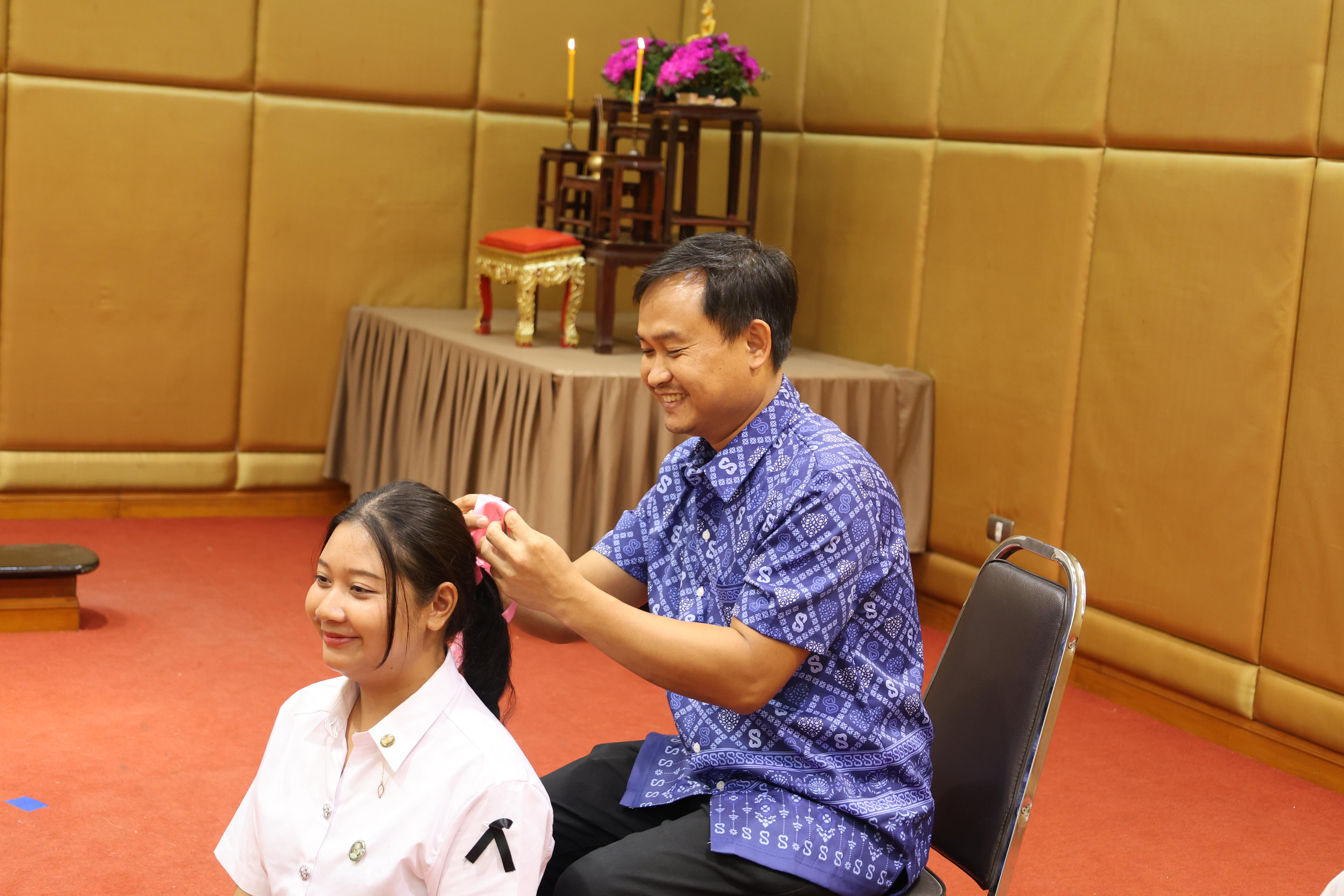 98. ไหว้ครูโปรแกรมวิชาคอมพิวตอร์และพิธีมอบโบว์ให้กับนักศึกษาใหม่ประจำปี 2569