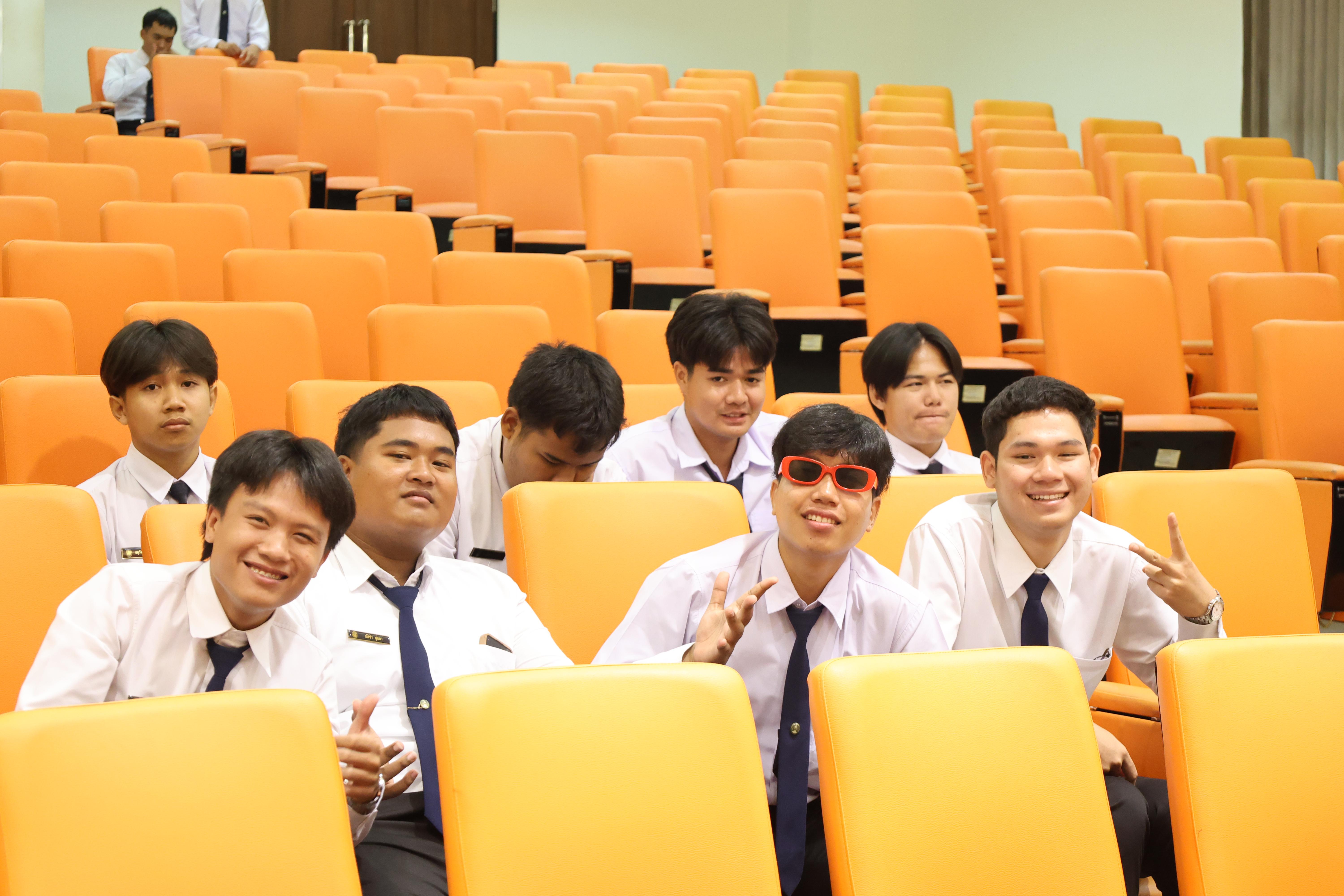 101. ไหว้ครูโปรแกรมวิชาคอมพิวตอร์และพิธีมอบโบว์ให้กับนักศึกษาใหม่ประจำปี 2569