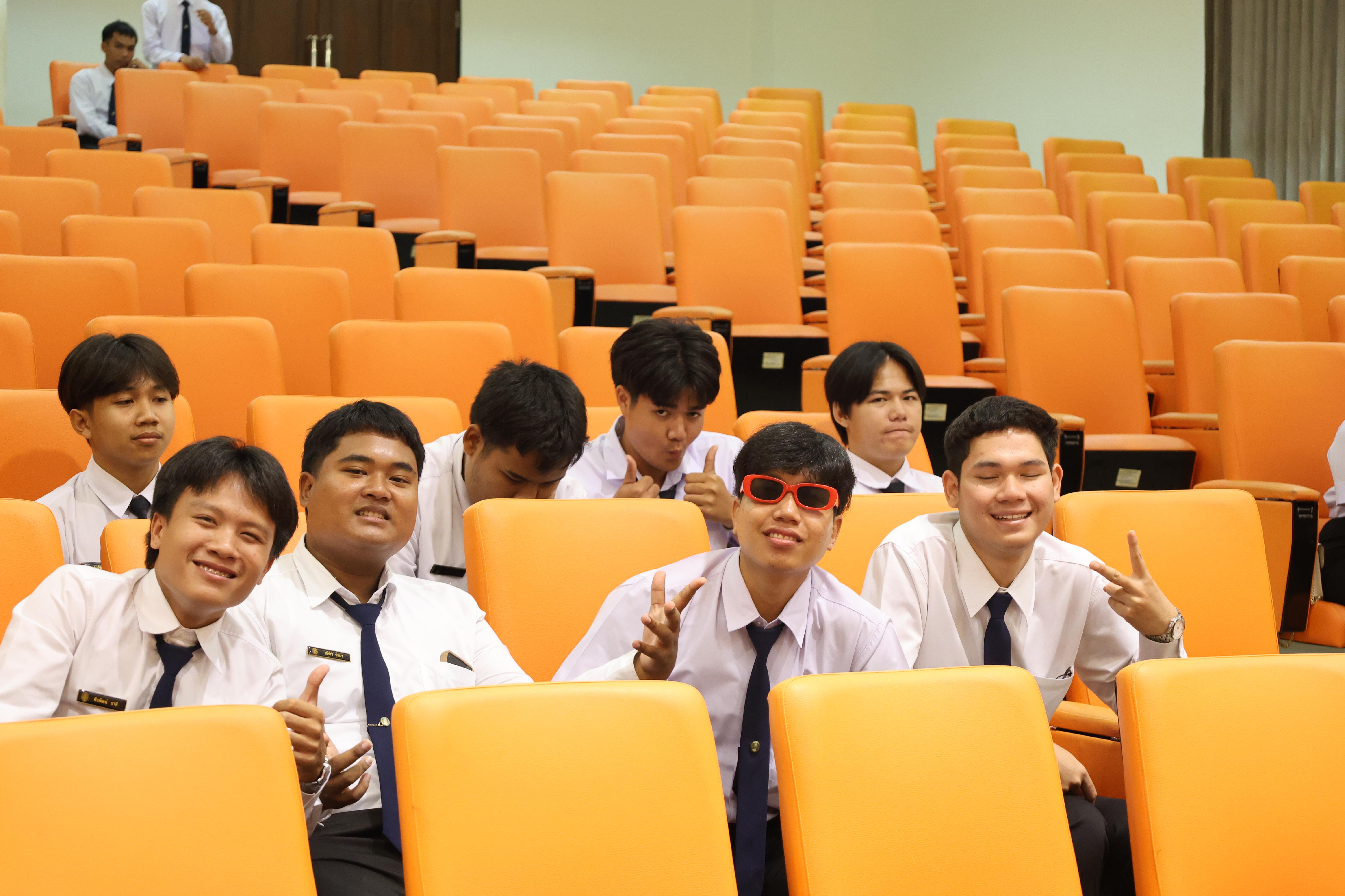 102. ไหว้ครูโปรแกรมวิชาคอมพิวตอร์และพิธีมอบโบว์ให้กับนักศึกษาใหม่ประจำปี 2569