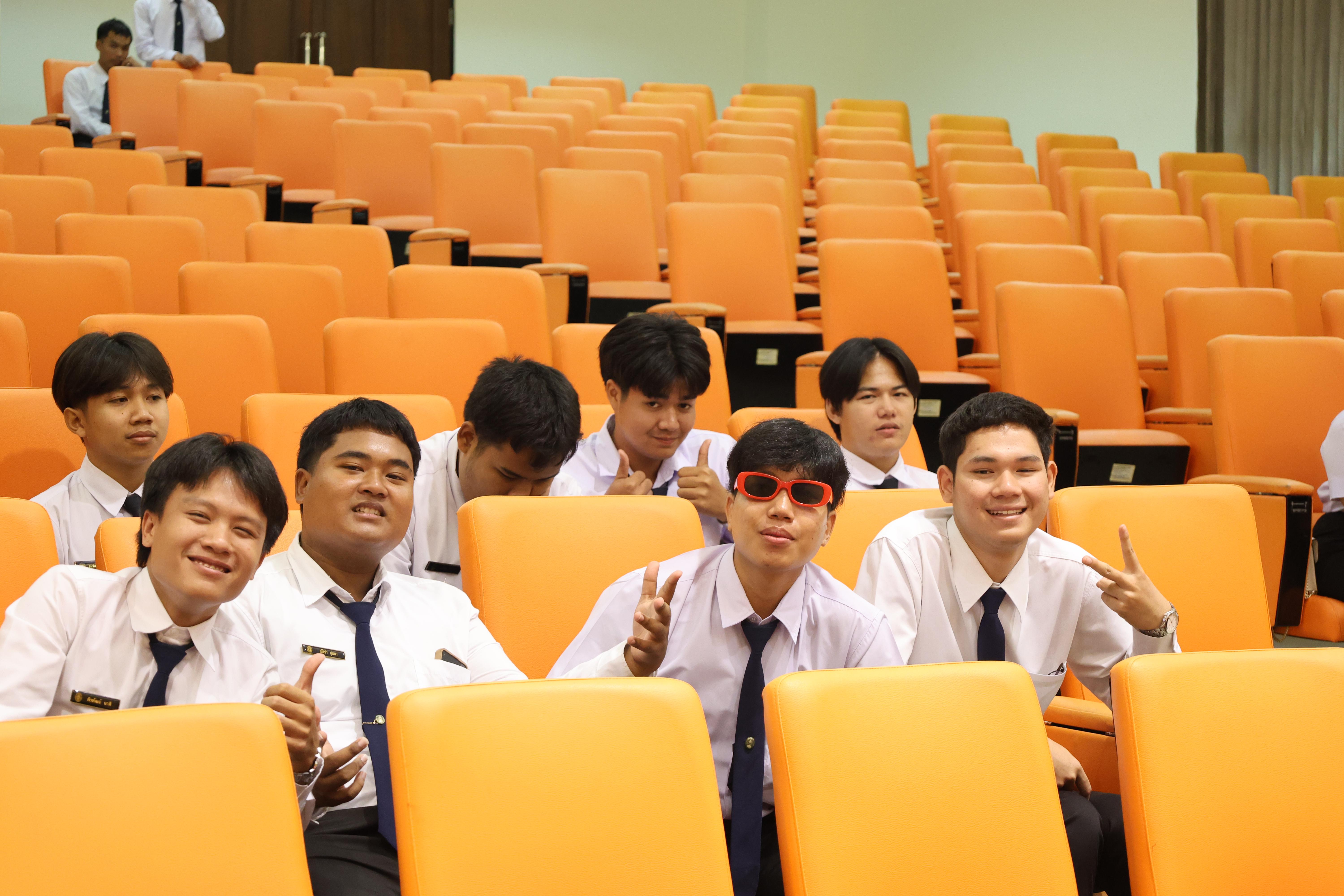 103. ไหว้ครูโปรแกรมวิชาคอมพิวตอร์และพิธีมอบโบว์ให้กับนักศึกษาใหม่ประจำปี 2569