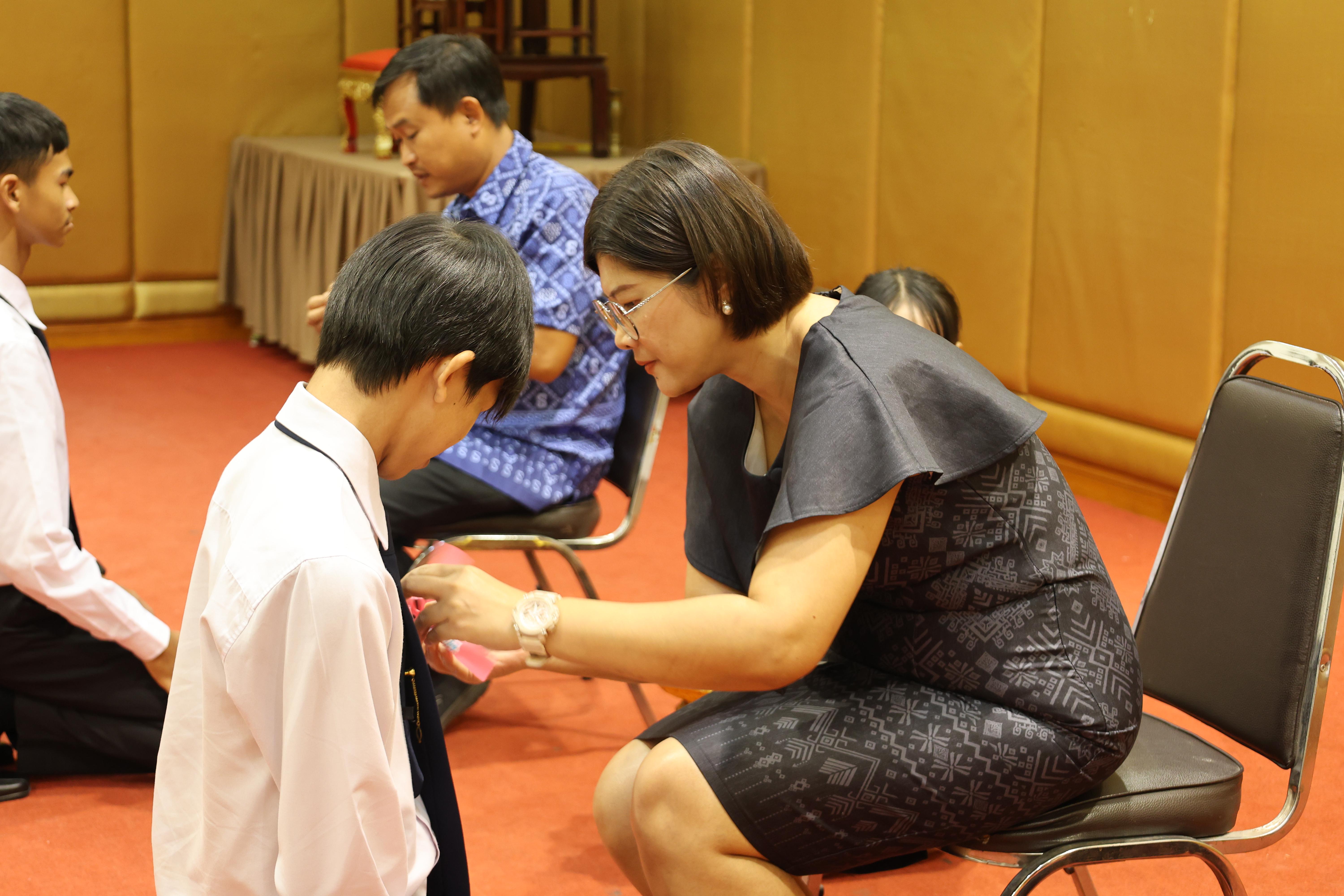 111. ไหว้ครูโปรแกรมวิชาคอมพิวตอร์และพิธีมอบโบว์ให้กับนักศึกษาใหม่ประจำปี 2569