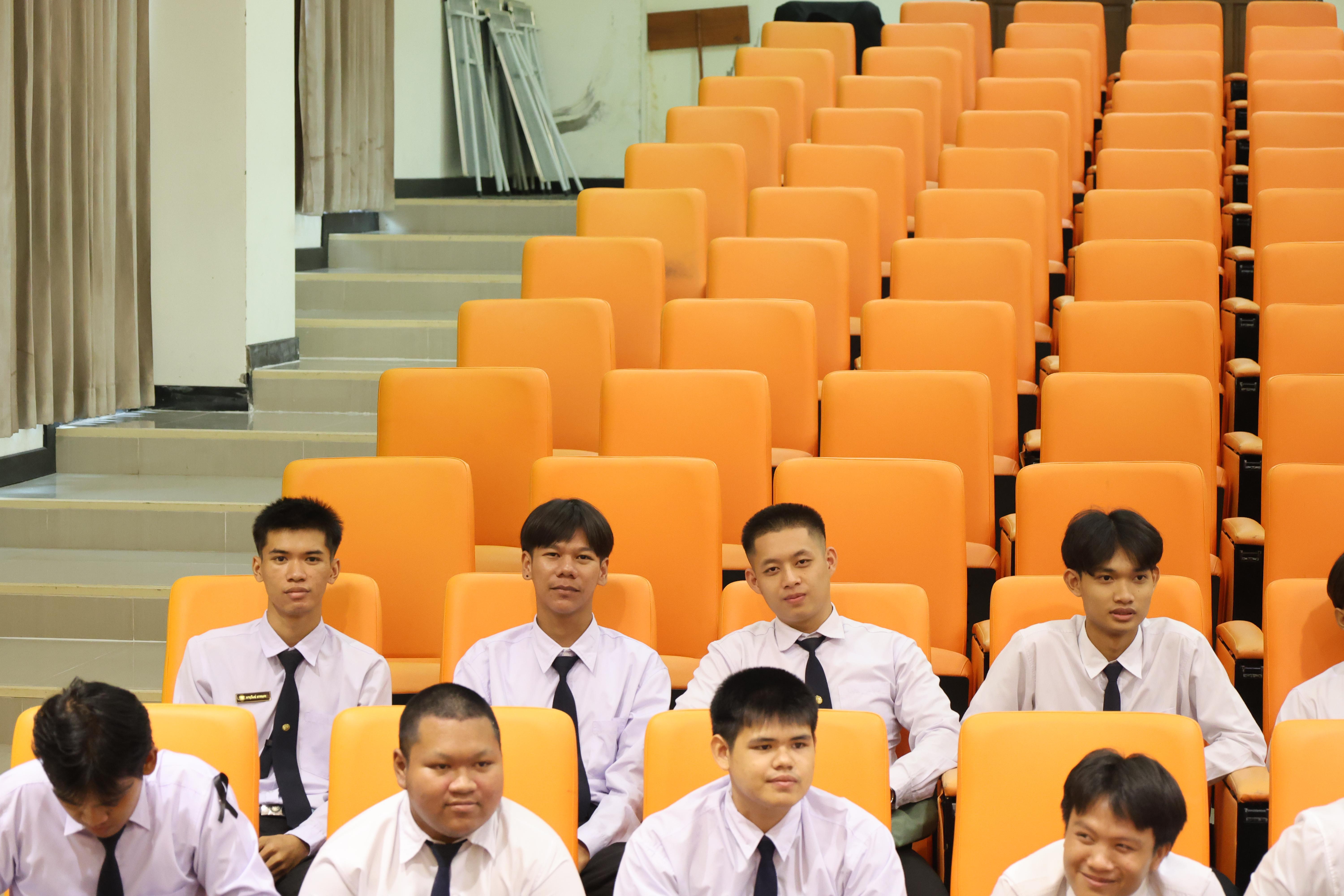 118. ไหว้ครูโปรแกรมวิชาคอมพิวตอร์และพิธีมอบโบว์ให้กับนักศึกษาใหม่ประจำปี 2569