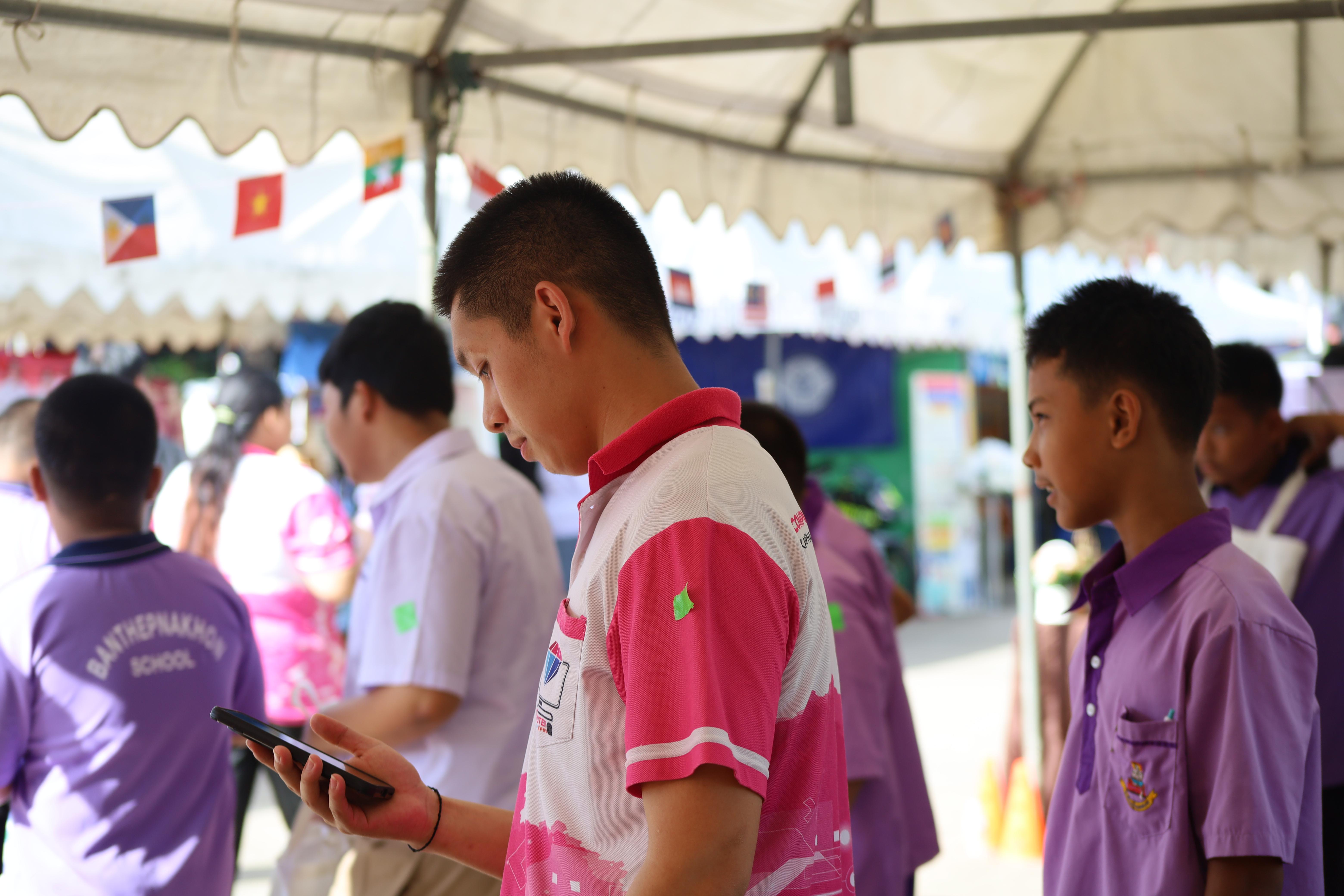 15. กิจกรรมตามโครงการพัฒนาการเรียนรู้สู่ประชาคมอาเซียน