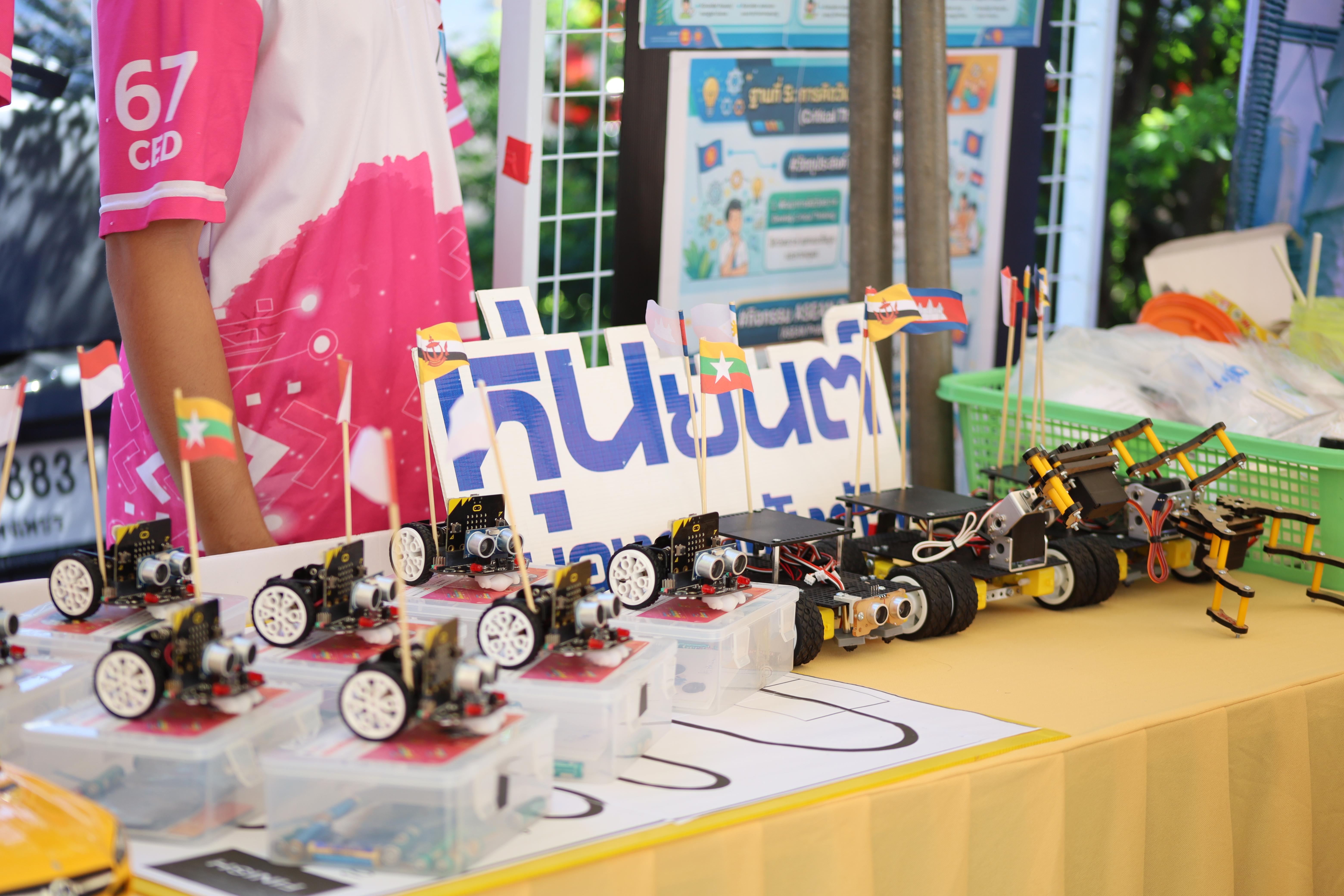 28. กิจกรรมตามโครงการพัฒนาการเรียนรู้สู่ประชาคมอาเซียน