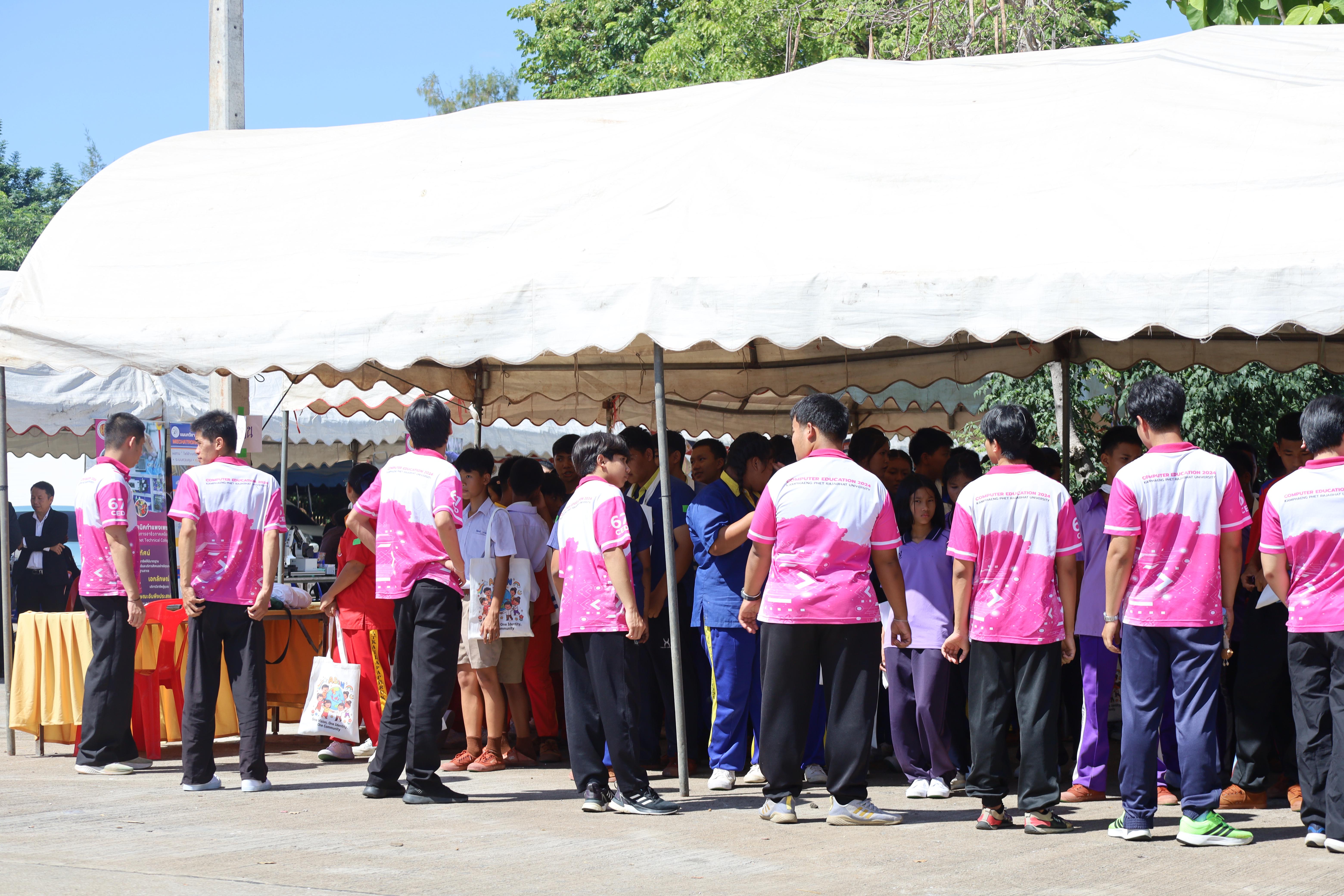 38. กิจกรรมตามโครงการพัฒนาการเรียนรู้สู่ประชาคมอาเซียน