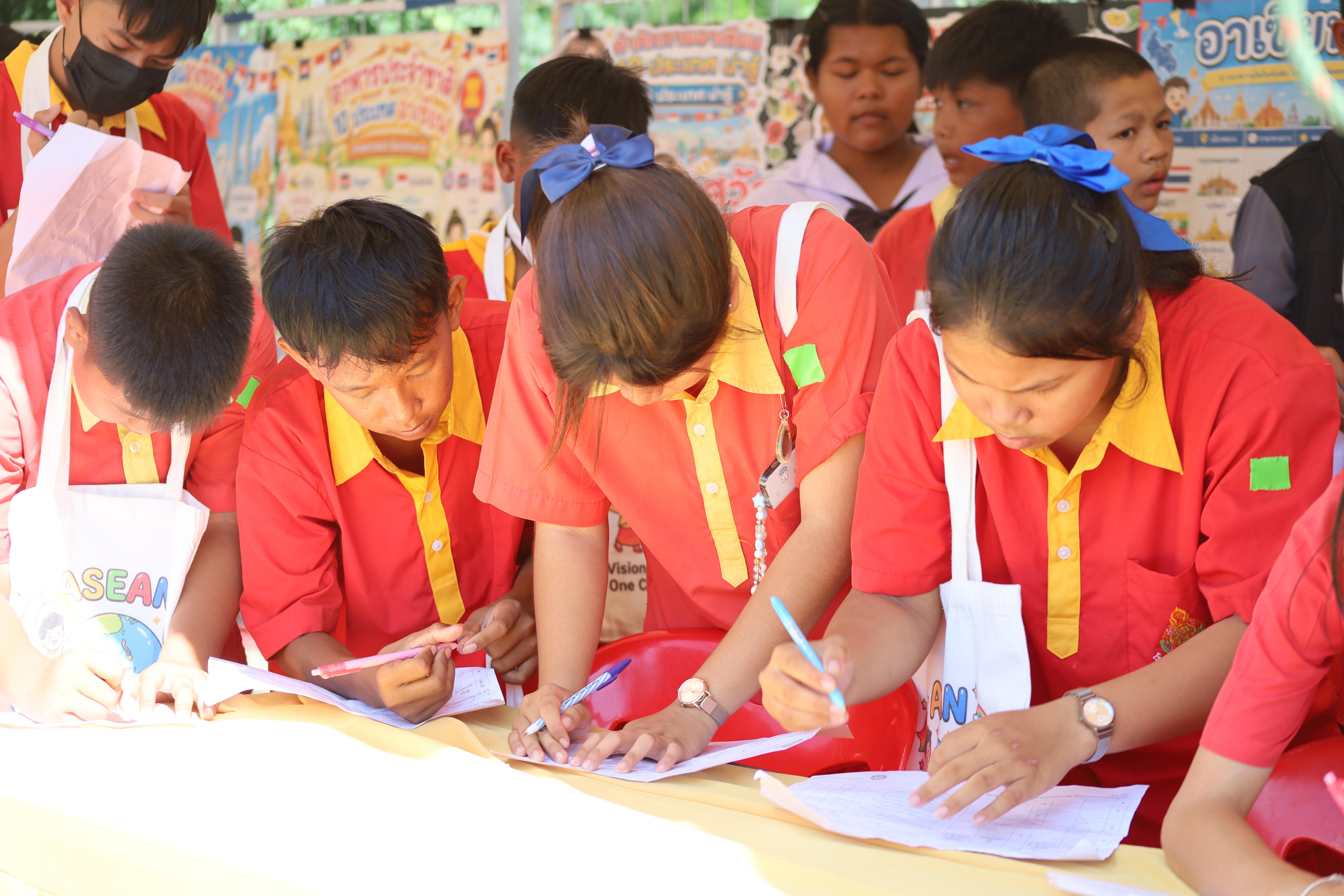 42. กิจกรรมตามโครงการพัฒนาการเรียนรู้สู่ประชาคมอาเซียน