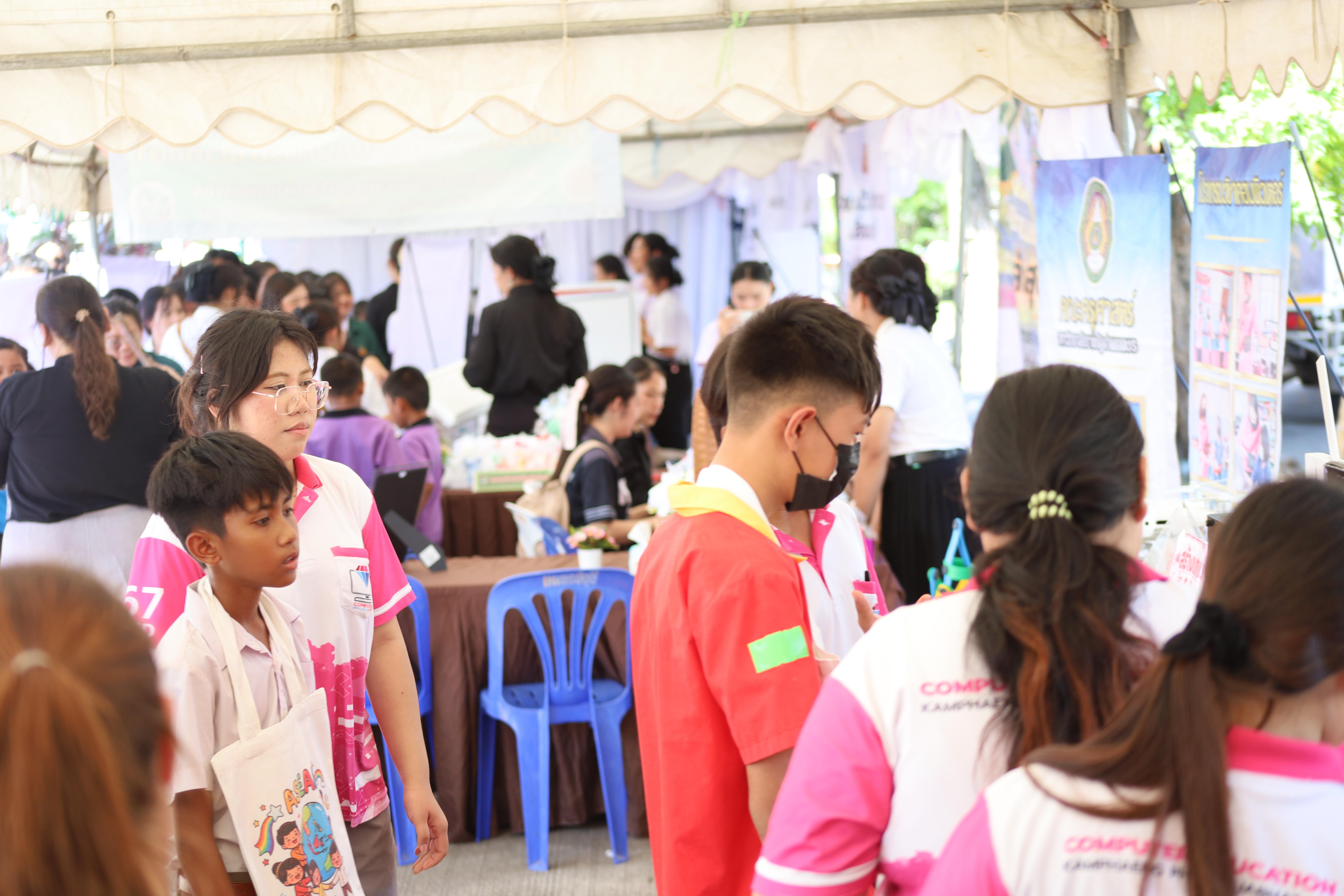 52. กิจกรรมตามโครงการพัฒนาการเรียนรู้สู่ประชาคมอาเซียน