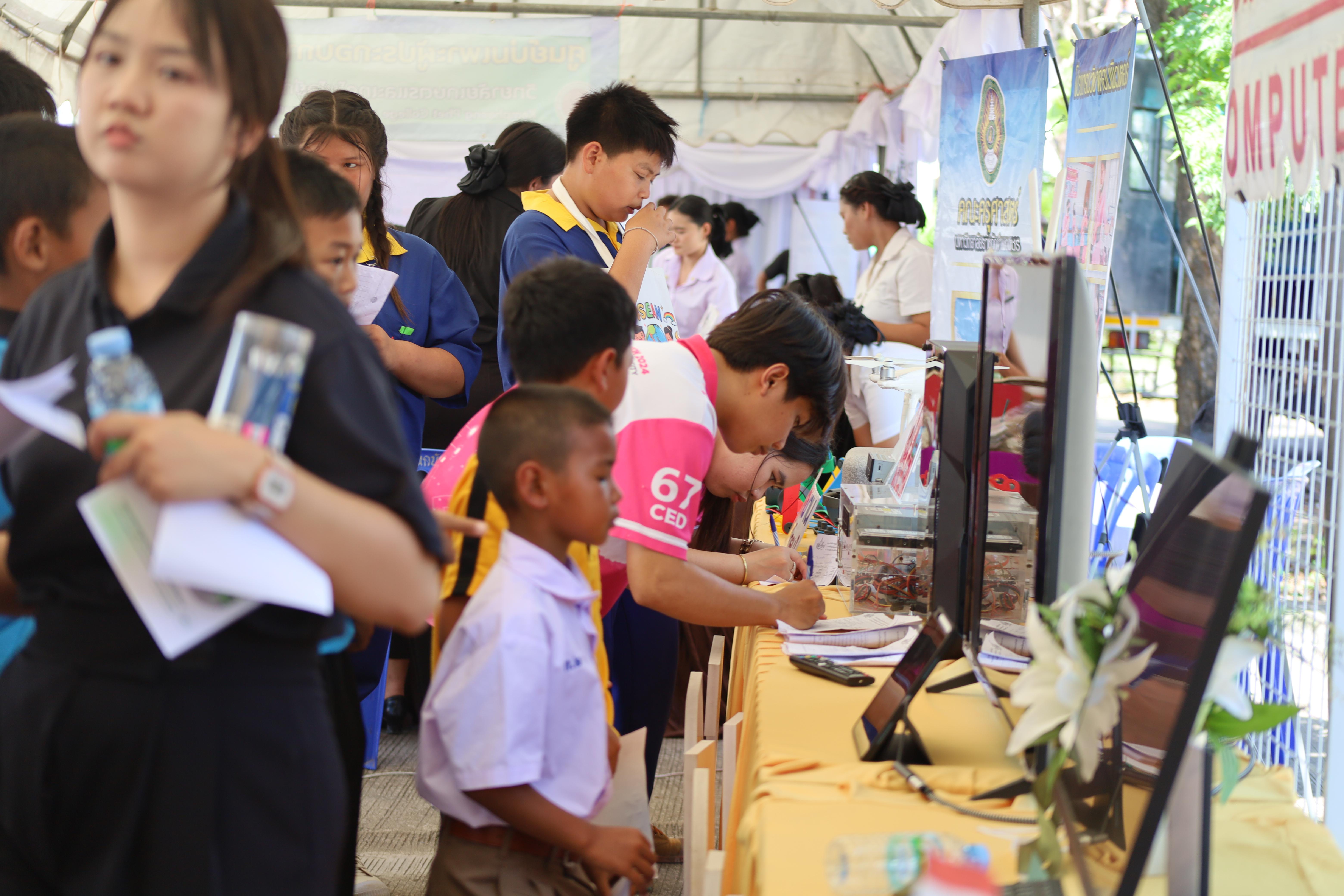 64. กิจกรรมตามโครงการพัฒนาการเรียนรู้สู่ประชาคมอาเซียน