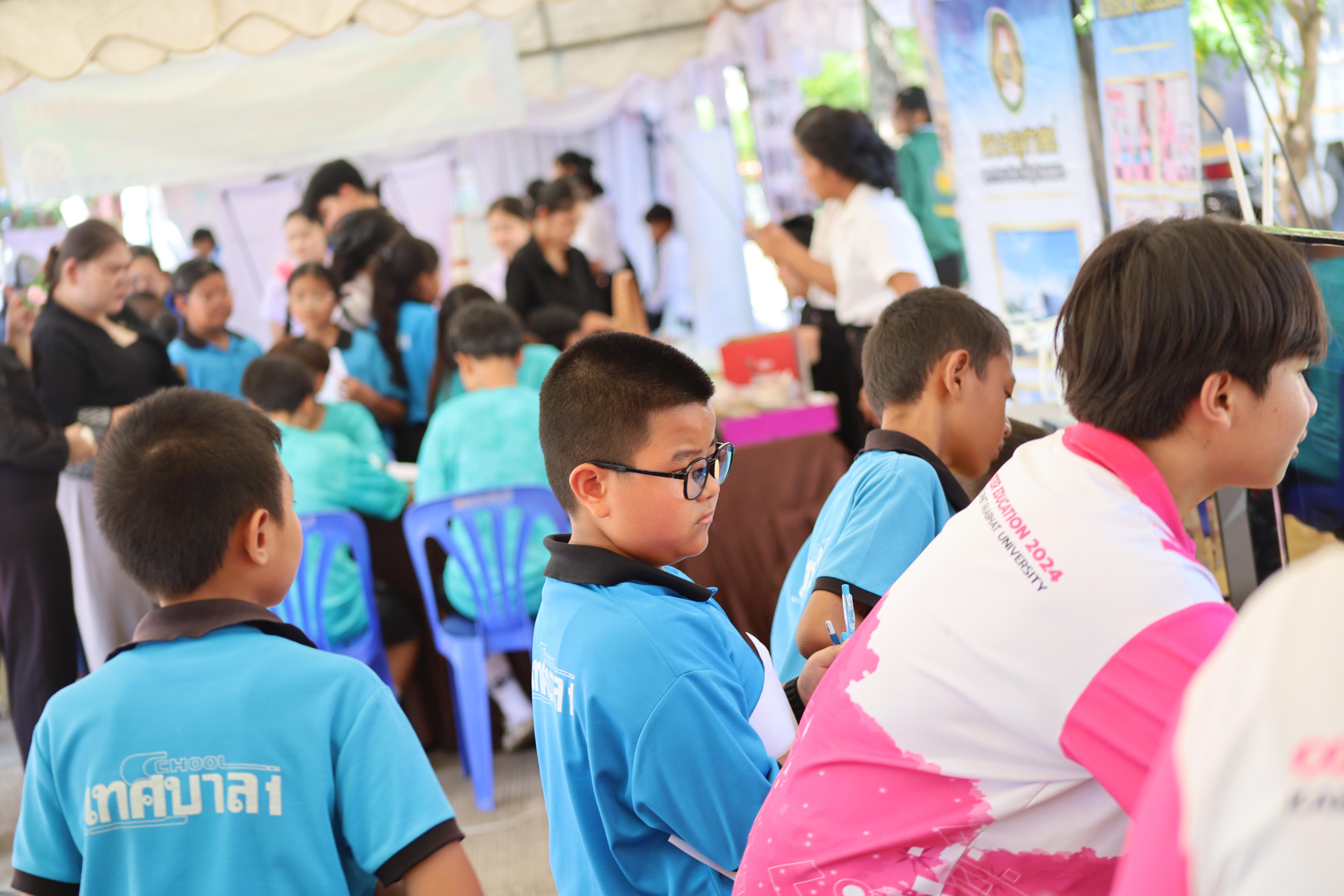 66. กิจกรรมตามโครงการพัฒนาการเรียนรู้สู่ประชาคมอาเซียน