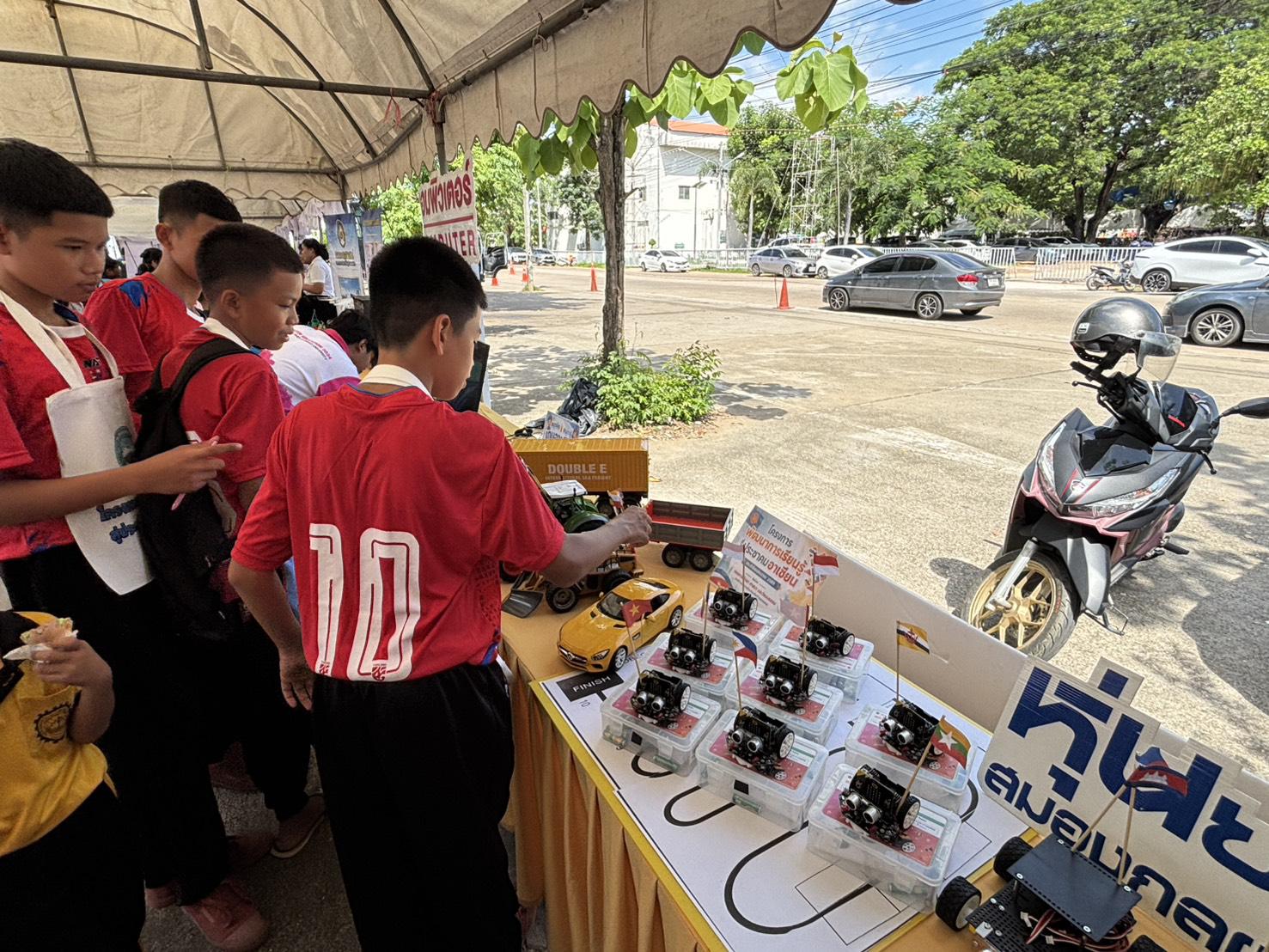 99. กิจกรรมตามโครงการพัฒนาการเรียนรู้สู่ประชาคมอาเซียน