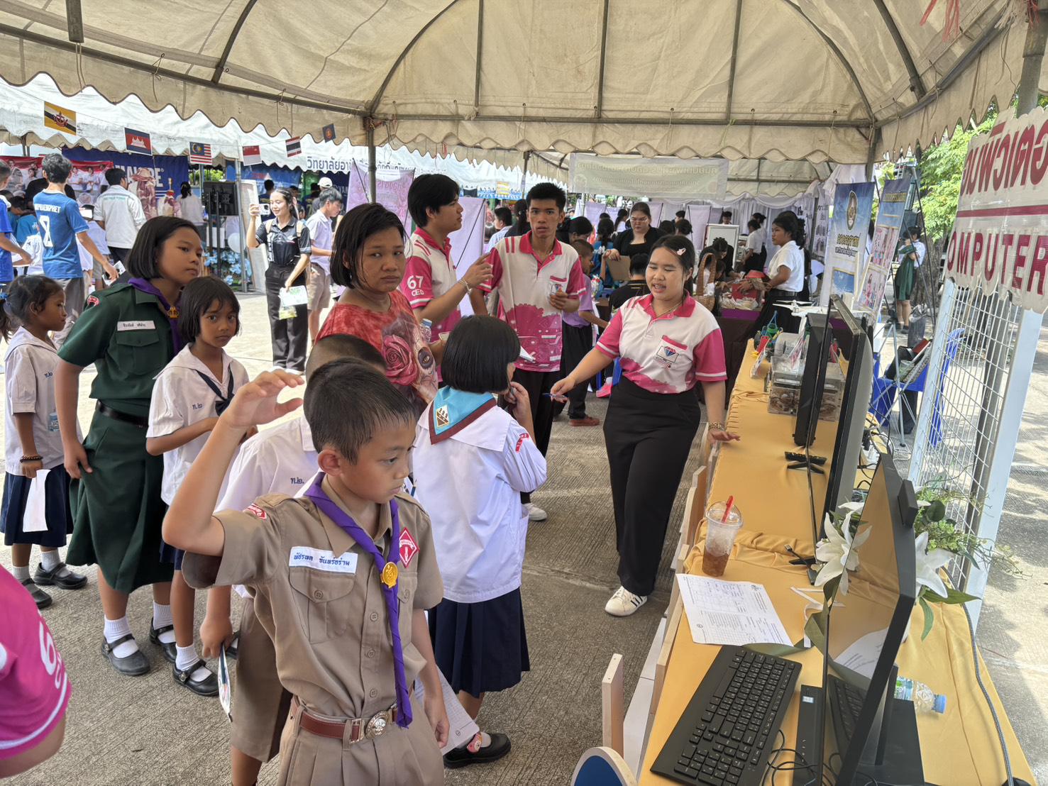 105. กิจกรรมตามโครงการพัฒนาการเรียนรู้สู่ประชาคมอาเซียน