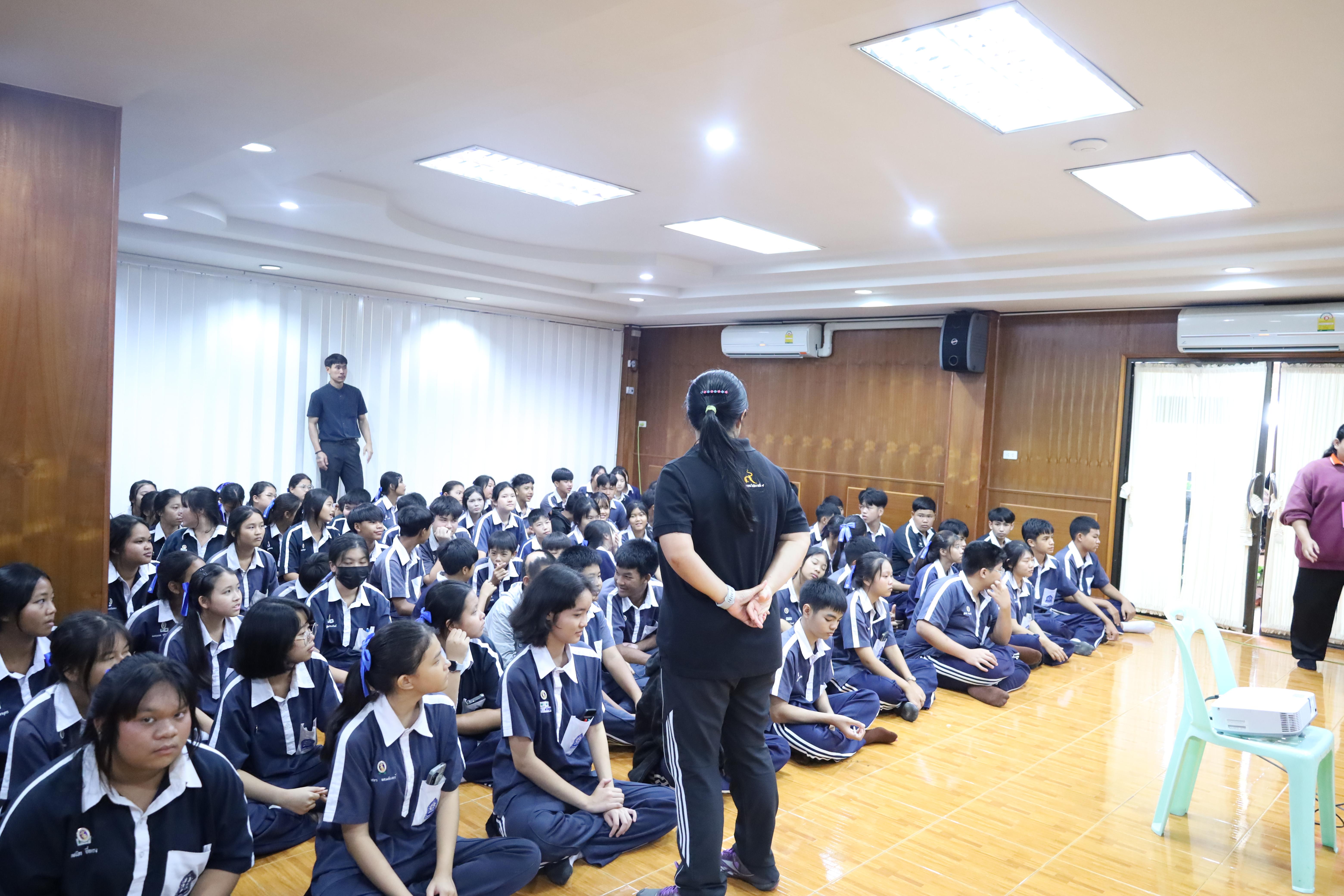 10. จัดกิจกรรมให้ความรู้ เรื่อง พื้นฐานทางสุขศึกษาและพลศึกษา ในด้านความรู้เกี่ยวกับสื่อโฆษณาไซเบอร์ ด้านระบบร่างกาย ด้านเพศศึกษา ด้านโรค และยาให้กับนักเรียนชั้นมัธยมศึกษาตอนต้น โรงเรียนวชิรปราการวิทยาคม