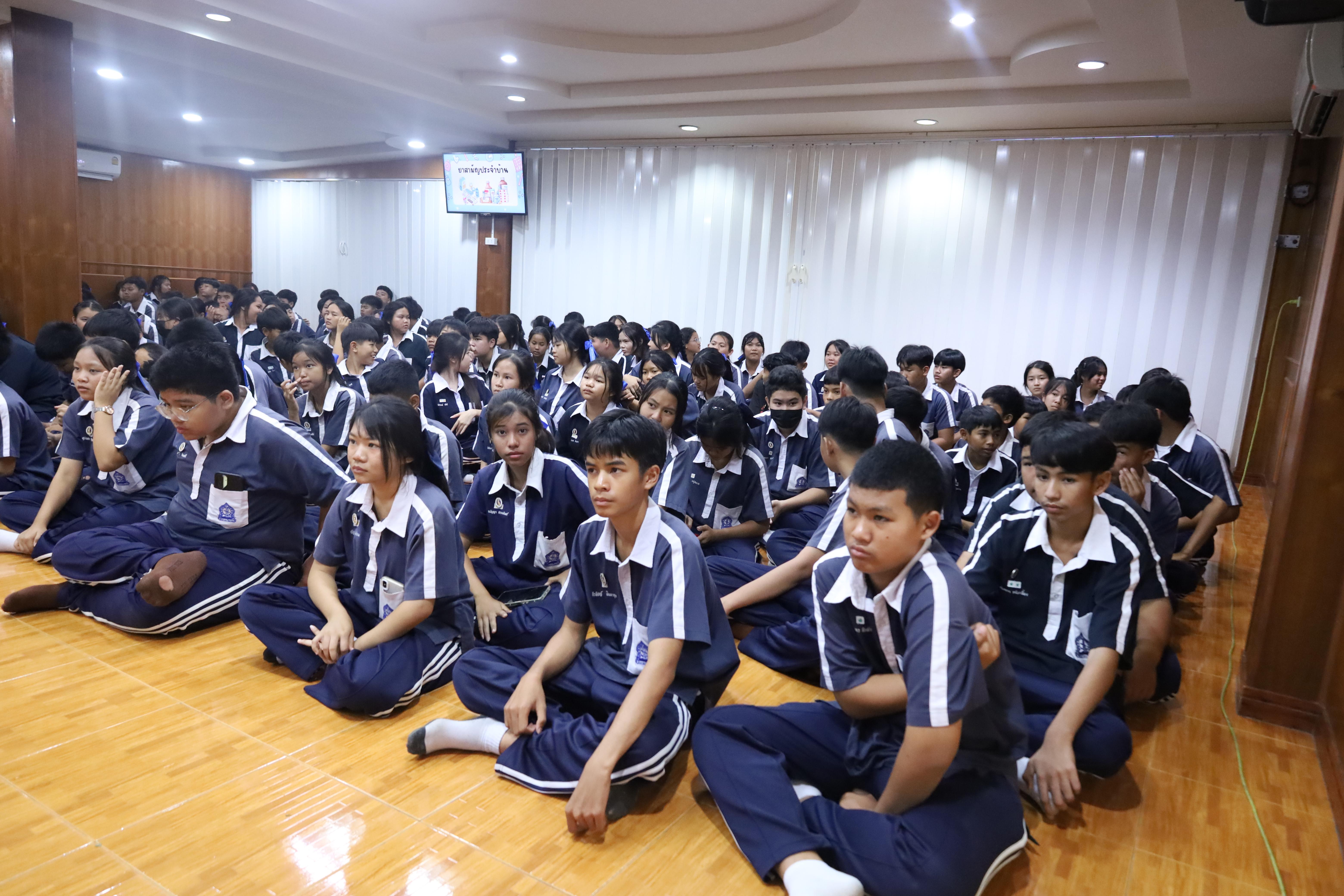 11. จัดกิจกรรมให้ความรู้ เรื่อง พื้นฐานทางสุขศึกษาและพลศึกษา ในด้านความรู้เกี่ยวกับสื่อโฆษณาไซเบอร์ ด้านระบบร่างกาย ด้านเพศศึกษา ด้านโรค และยาให้กับนักเรียนชั้นมัธยมศึกษาตอนต้น โรงเรียนวชิรปราการวิทยาคม