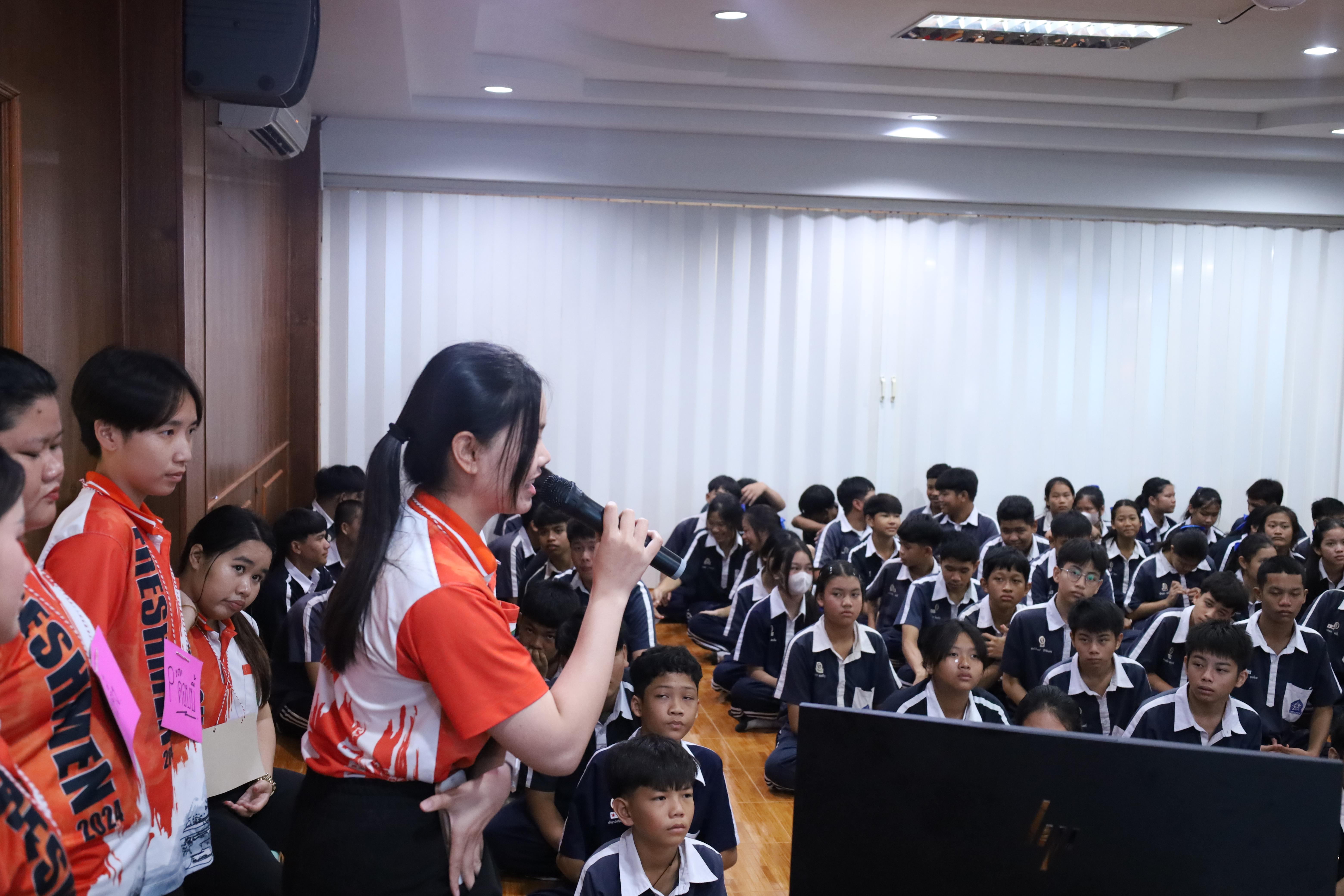 24. จัดกิจกรรมให้ความรู้ เรื่อง พื้นฐานทางสุขศึกษาและพลศึกษา ในด้านความรู้เกี่ยวกับสื่อโฆษณาไซเบอร์ ด้านระบบร่างกาย ด้านเพศศึกษา ด้านโรค และยาให้กับนักเรียนชั้นมัธยมศึกษาตอนต้น โรงเรียนวชิรปราการวิทยาคม