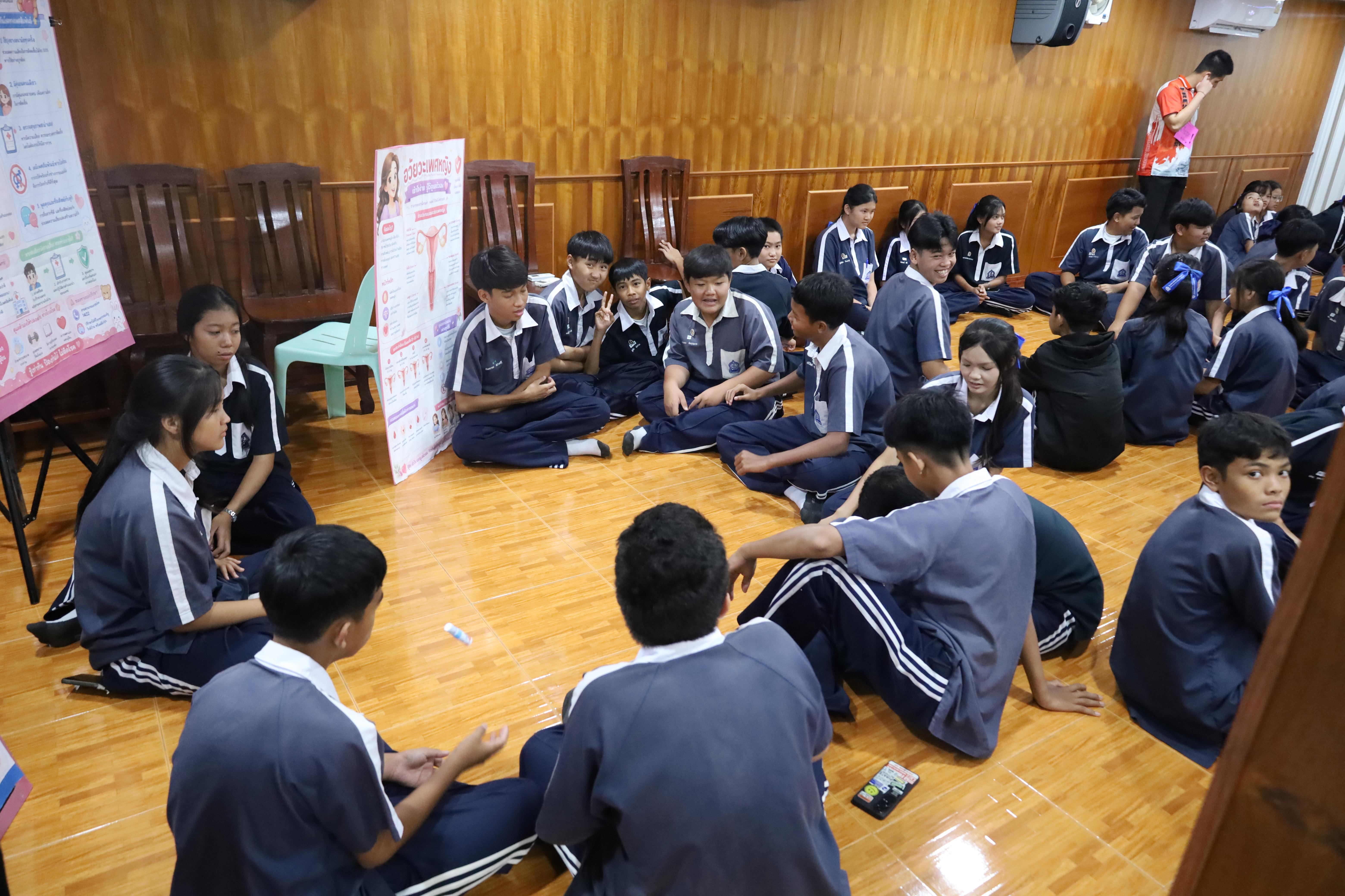 46. จัดกิจกรรมให้ความรู้ เรื่อง พื้นฐานทางสุขศึกษาและพลศึกษา ในด้านความรู้เกี่ยวกับสื่อโฆษณาไซเบอร์ ด้านระบบร่างกาย ด้านเพศศึกษา ด้านโรค และยาให้กับนักเรียนชั้นมัธยมศึกษาตอนต้น โรงเรียนวชิรปราการวิทยาคม