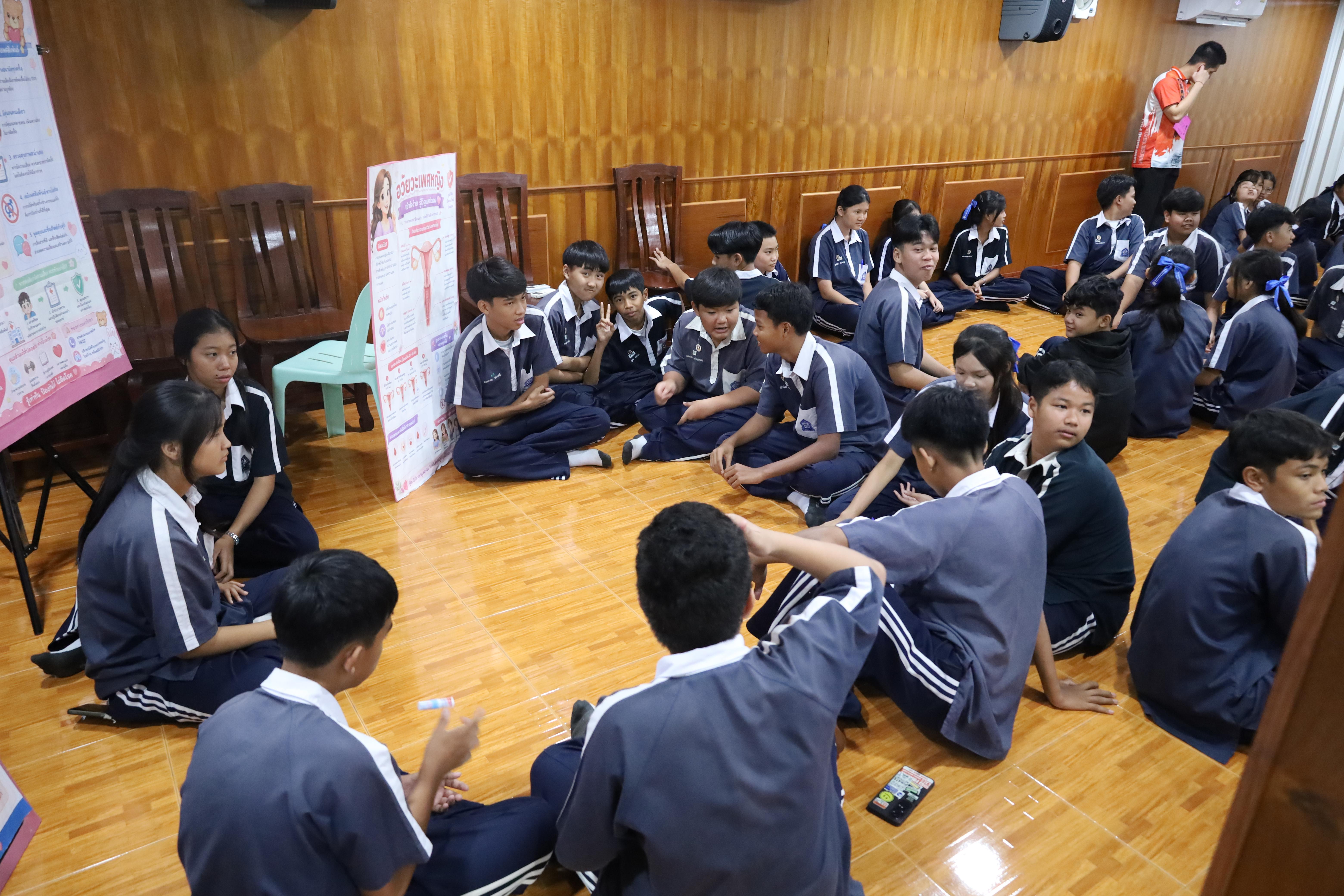 47. จัดกิจกรรมให้ความรู้ เรื่อง พื้นฐานทางสุขศึกษาและพลศึกษา ในด้านความรู้เกี่ยวกับสื่อโฆษณาไซเบอร์ ด้านระบบร่างกาย ด้านเพศศึกษา ด้านโรค และยาให้กับนักเรียนชั้นมัธยมศึกษาตอนต้น โรงเรียนวชิรปราการวิทยาคม