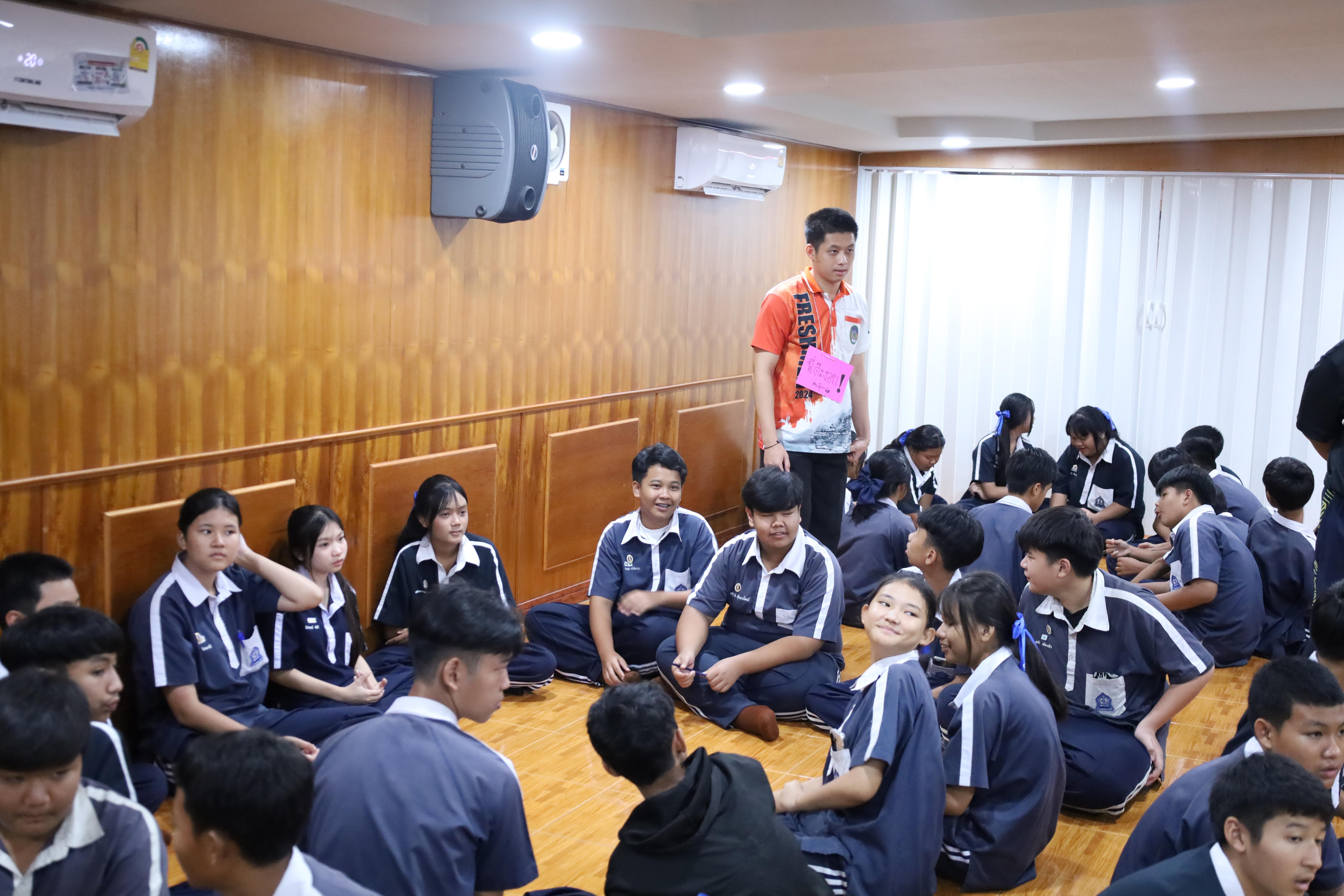 50. จัดกิจกรรมให้ความรู้ เรื่อง พื้นฐานทางสุขศึกษาและพลศึกษา ในด้านความรู้เกี่ยวกับสื่อโฆษณาไซเบอร์ ด้านระบบร่างกาย ด้านเพศศึกษา ด้านโรค และยาให้กับนักเรียนชั้นมัธยมศึกษาตอนต้น โรงเรียนวชิรปราการวิทยาคม