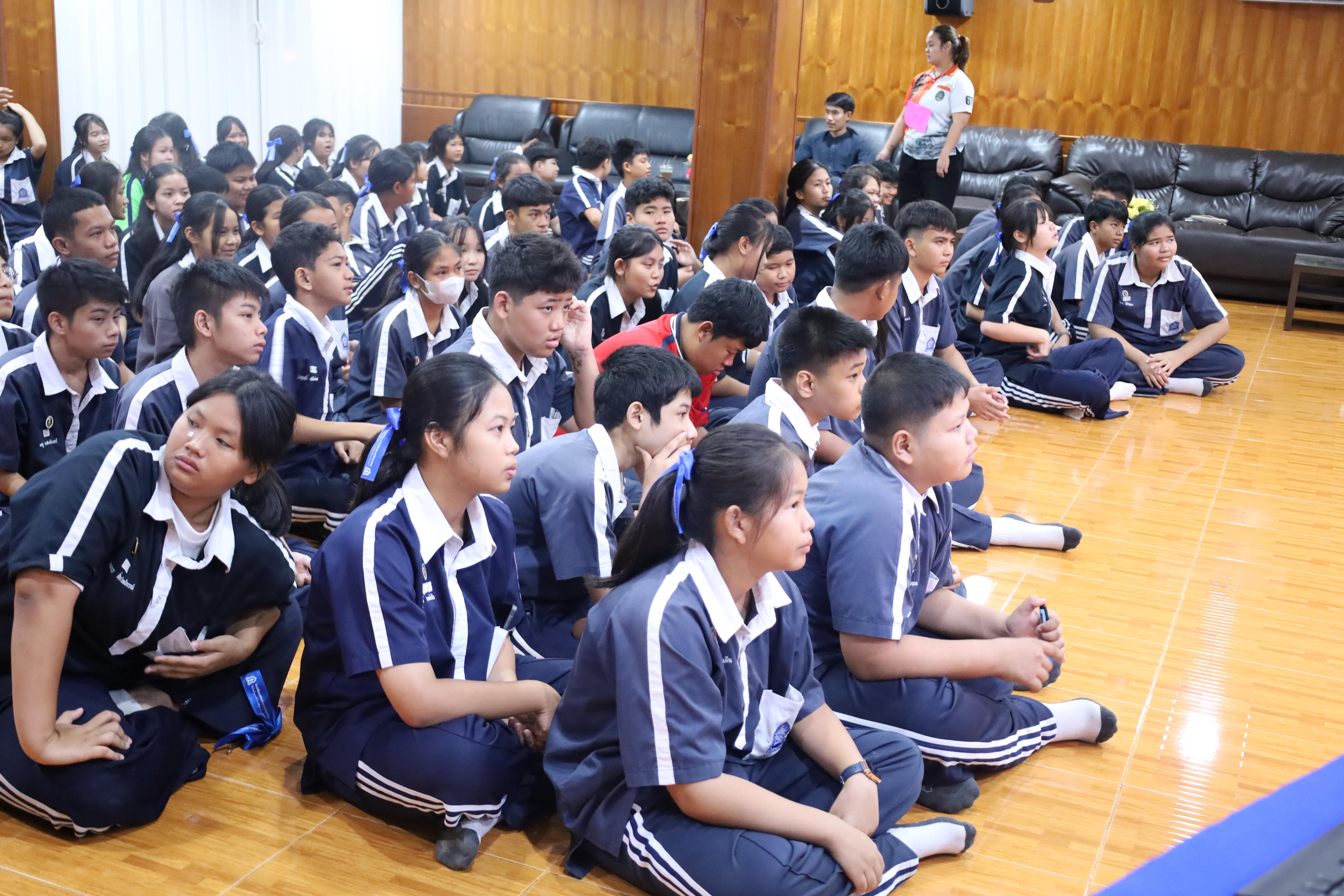 59. จัดกิจกรรมให้ความรู้ เรื่อง พื้นฐานทางสุขศึกษาและพลศึกษา ในด้านความรู้เกี่ยวกับสื่อโฆษณาไซเบอร์ ด้านระบบร่างกาย ด้านเพศศึกษา ด้านโรค และยาให้กับนักเรียนชั้นมัธยมศึกษาตอนต้น โรงเรียนวชิรปราการวิทยาคม