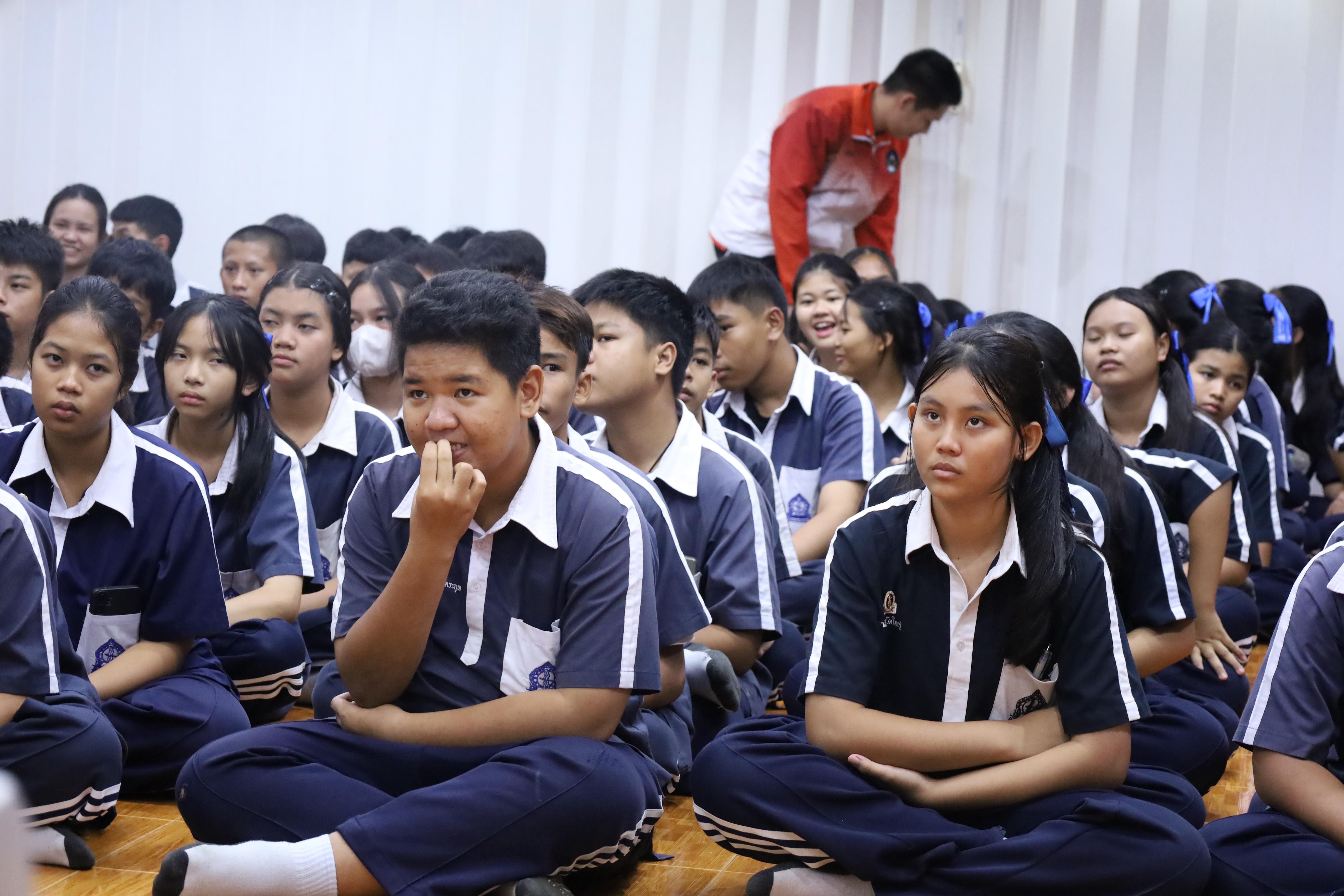 86. จัดกิจกรรมให้ความรู้ เรื่อง พื้นฐานทางสุขศึกษาและพลศึกษา ในด้านความรู้เกี่ยวกับสื่อโฆษณาไซเบอร์ ด้านระบบร่างกาย ด้านเพศศึกษา ด้านโรค และยาให้กับนักเรียนชั้นมัธยมศึกษาตอนต้น โรงเรียนวชิรปราการวิทยาคม