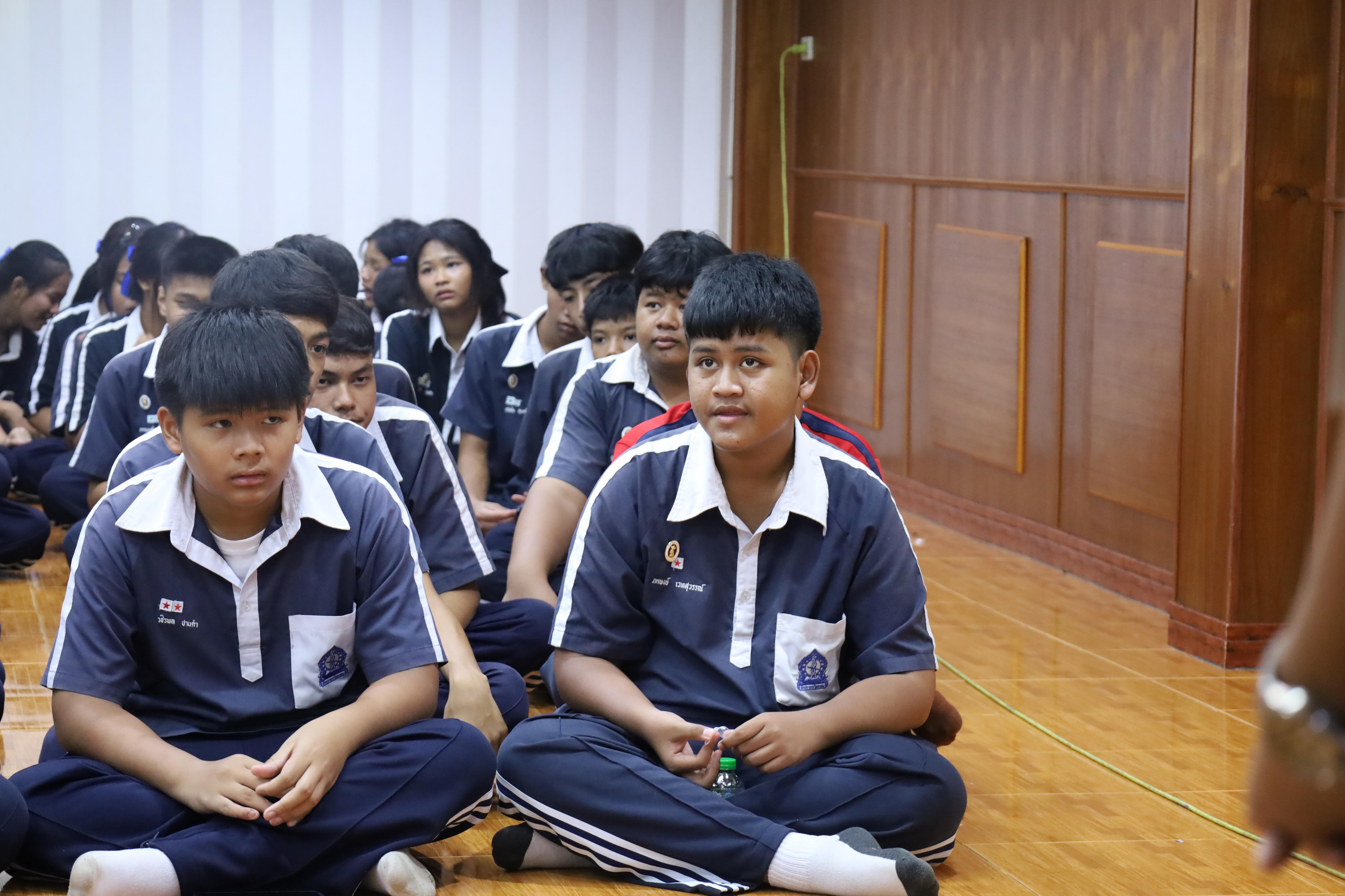 87. จัดกิจกรรมให้ความรู้ เรื่อง พื้นฐานทางสุขศึกษาและพลศึกษา ในด้านความรู้เกี่ยวกับสื่อโฆษณาไซเบอร์ ด้านระบบร่างกาย ด้านเพศศึกษา ด้านโรค และยาให้กับนักเรียนชั้นมัธยมศึกษาตอนต้น โรงเรียนวชิรปราการวิทยาคม