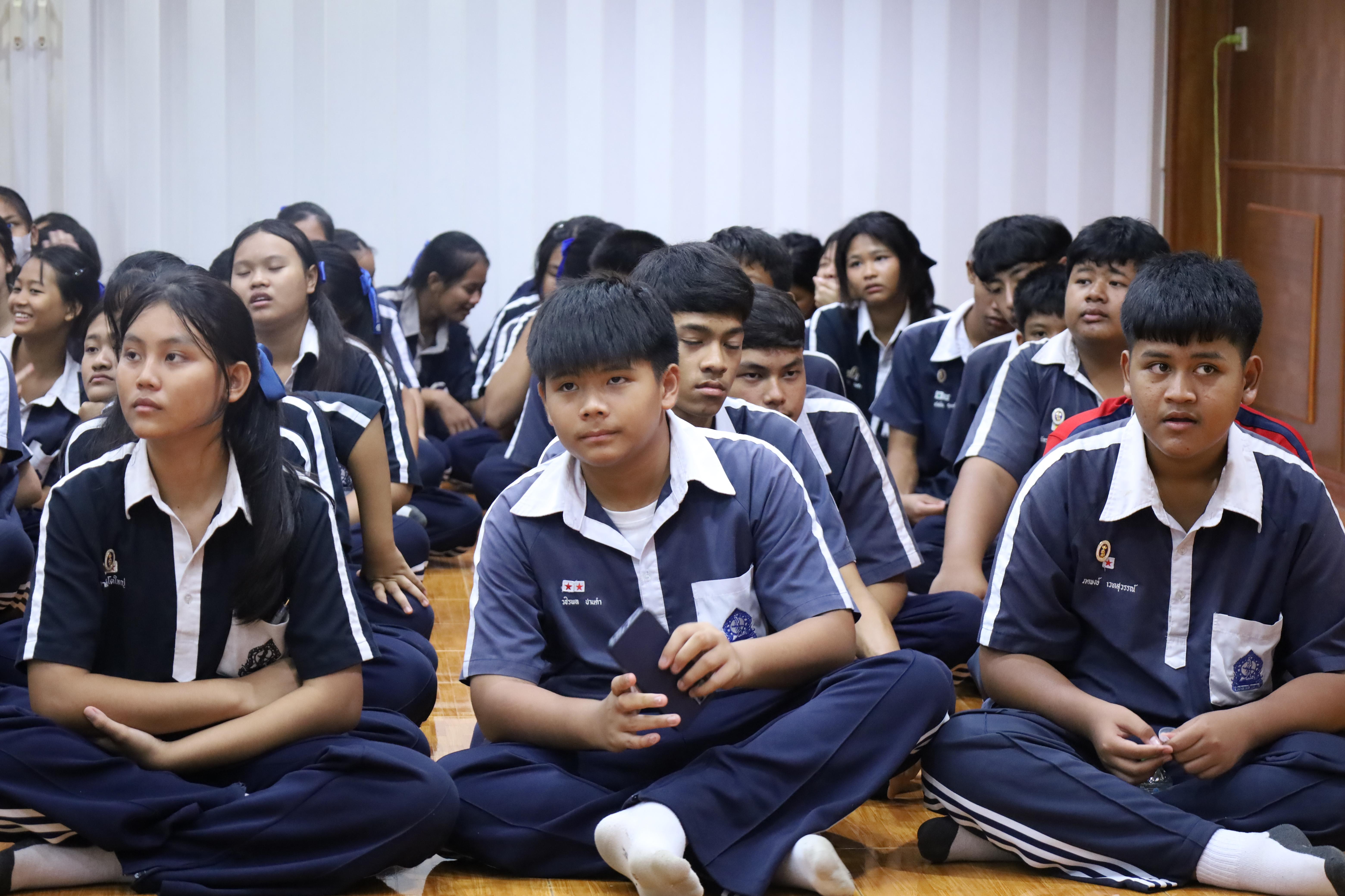 88. จัดกิจกรรมให้ความรู้ เรื่อง พื้นฐานทางสุขศึกษาและพลศึกษา ในด้านความรู้เกี่ยวกับสื่อโฆษณาไซเบอร์ ด้านระบบร่างกาย ด้านเพศศึกษา ด้านโรค และยาให้กับนักเรียนชั้นมัธยมศึกษาตอนต้น โรงเรียนวชิรปราการวิทยาคม