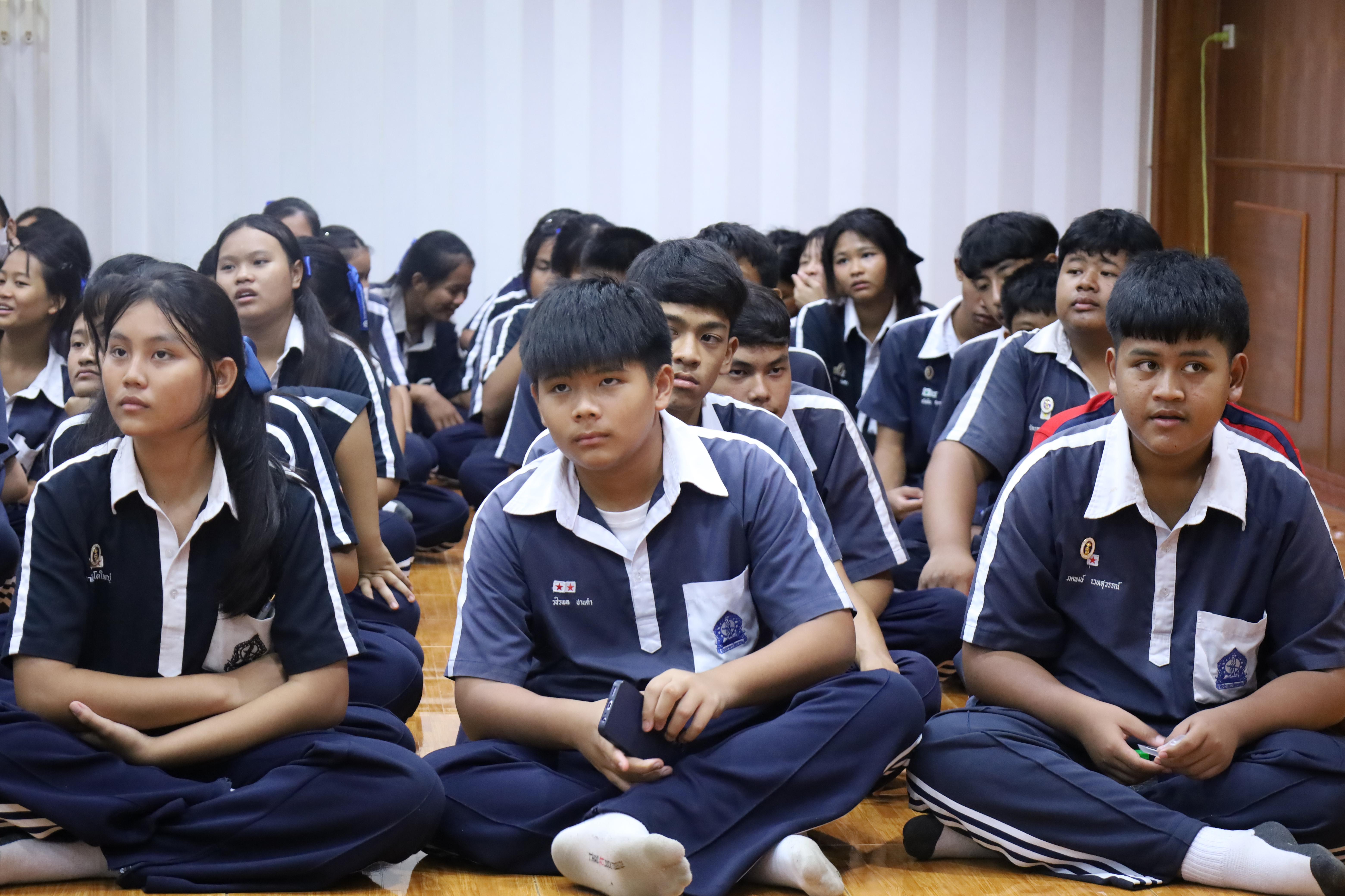 89. จัดกิจกรรมให้ความรู้ เรื่อง พื้นฐานทางสุขศึกษาและพลศึกษา ในด้านความรู้เกี่ยวกับสื่อโฆษณาไซเบอร์ ด้านระบบร่างกาย ด้านเพศศึกษา ด้านโรค และยาให้กับนักเรียนชั้นมัธยมศึกษาตอนต้น โรงเรียนวชิรปราการวิทยาคม